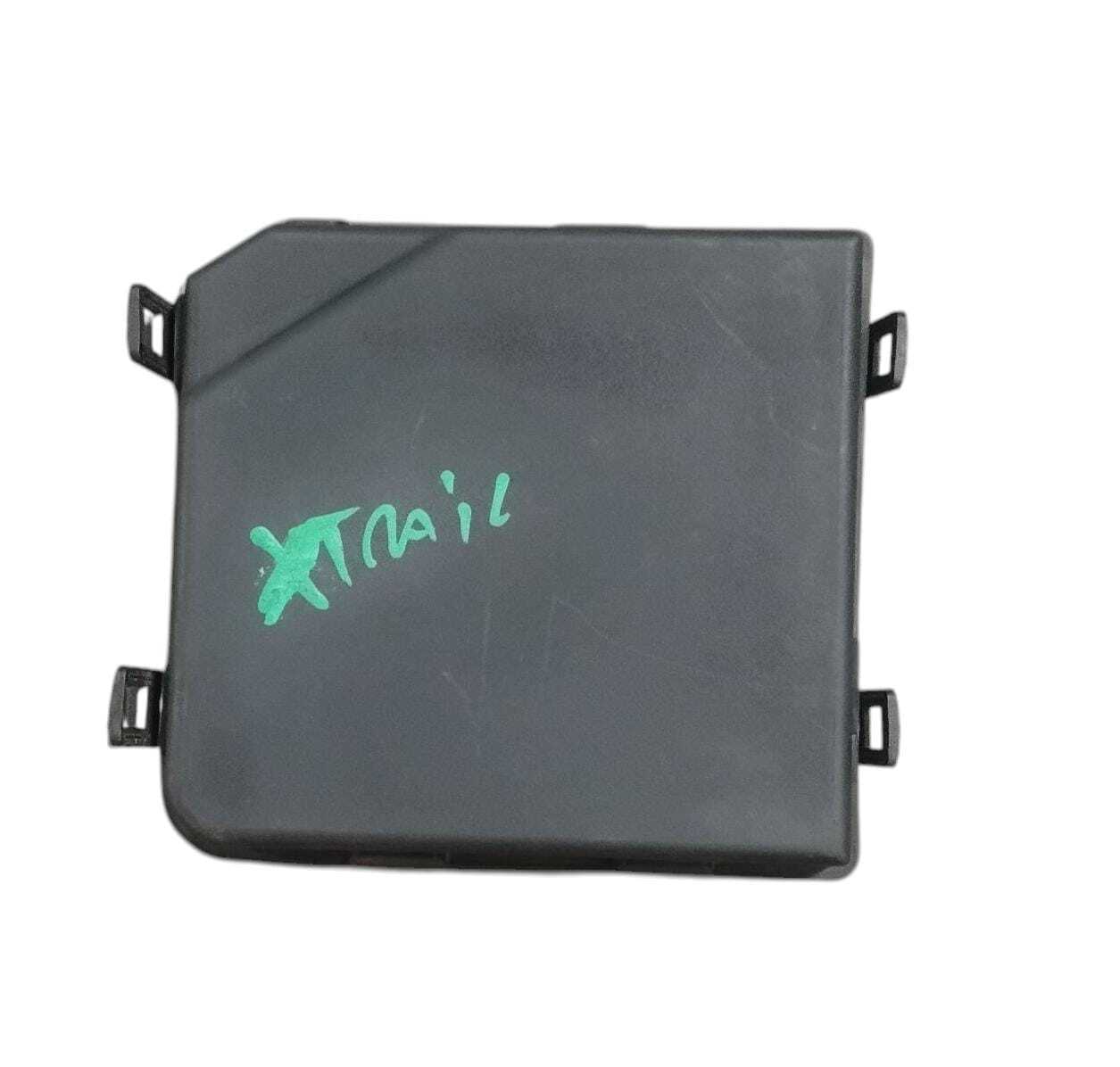 TAPA DE FUSIBLE Nissan Xtrail 2016