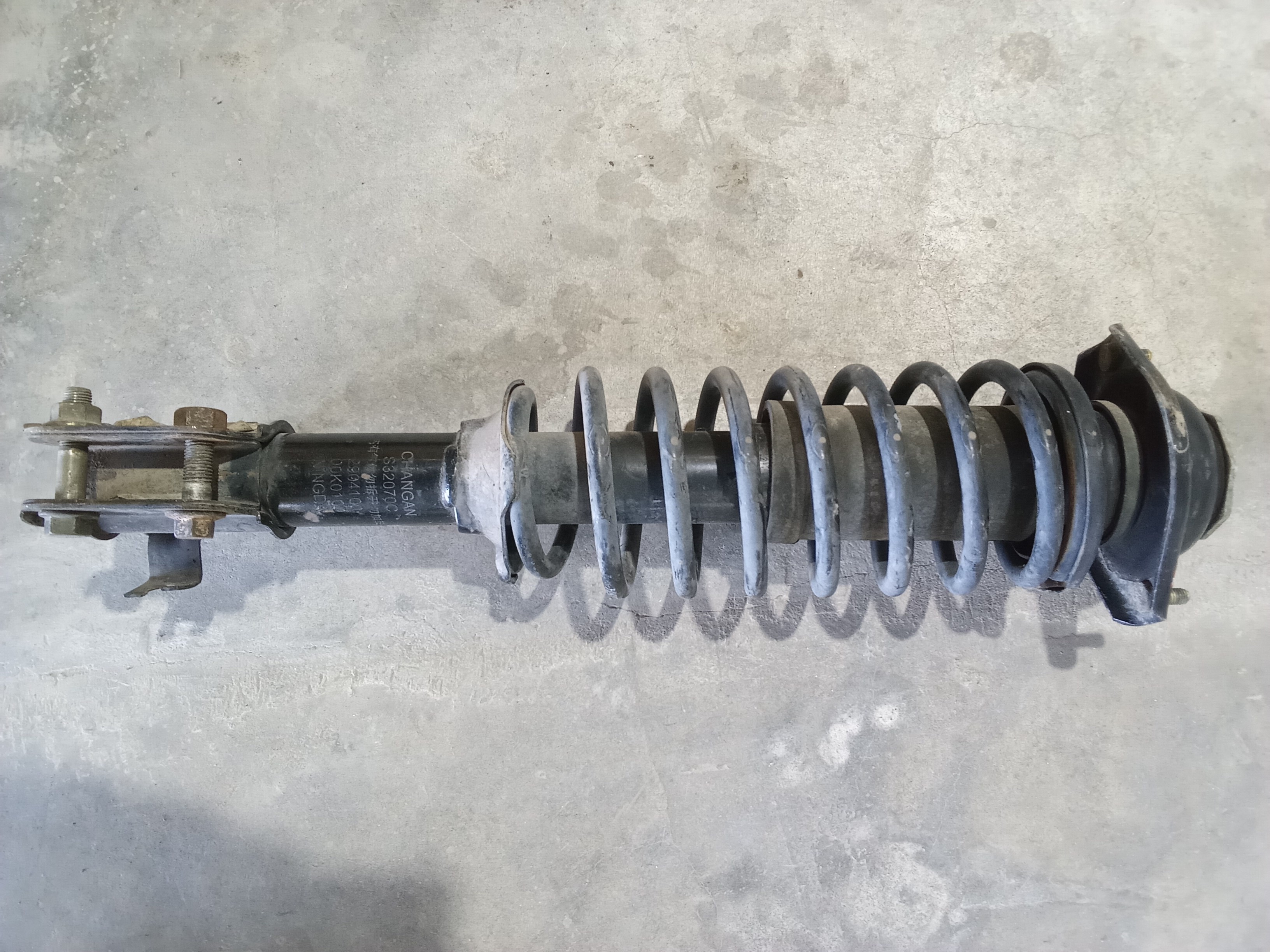 AMORTIGUADOR DELANTERO DERECHO Changan CV1 2016