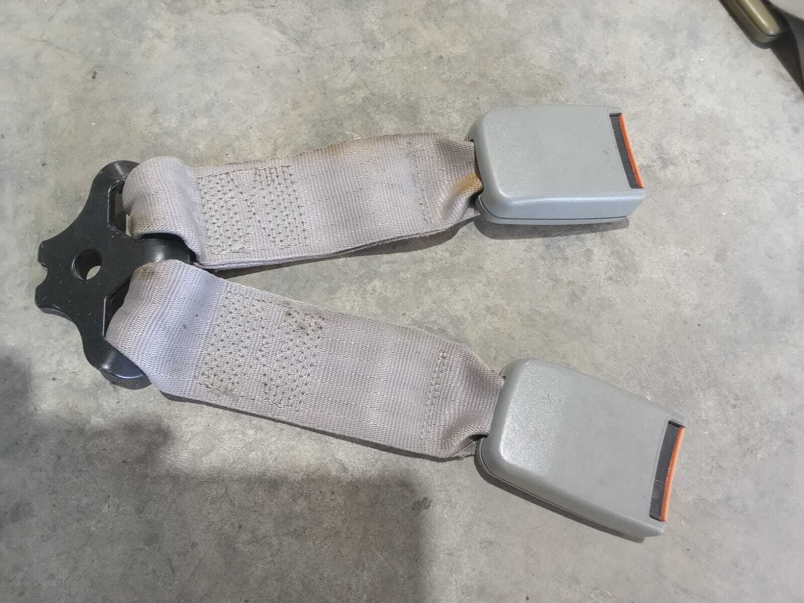 TRINQUETES TRASERO CINTURON SEGURIDAD Volkswagen gol 2001