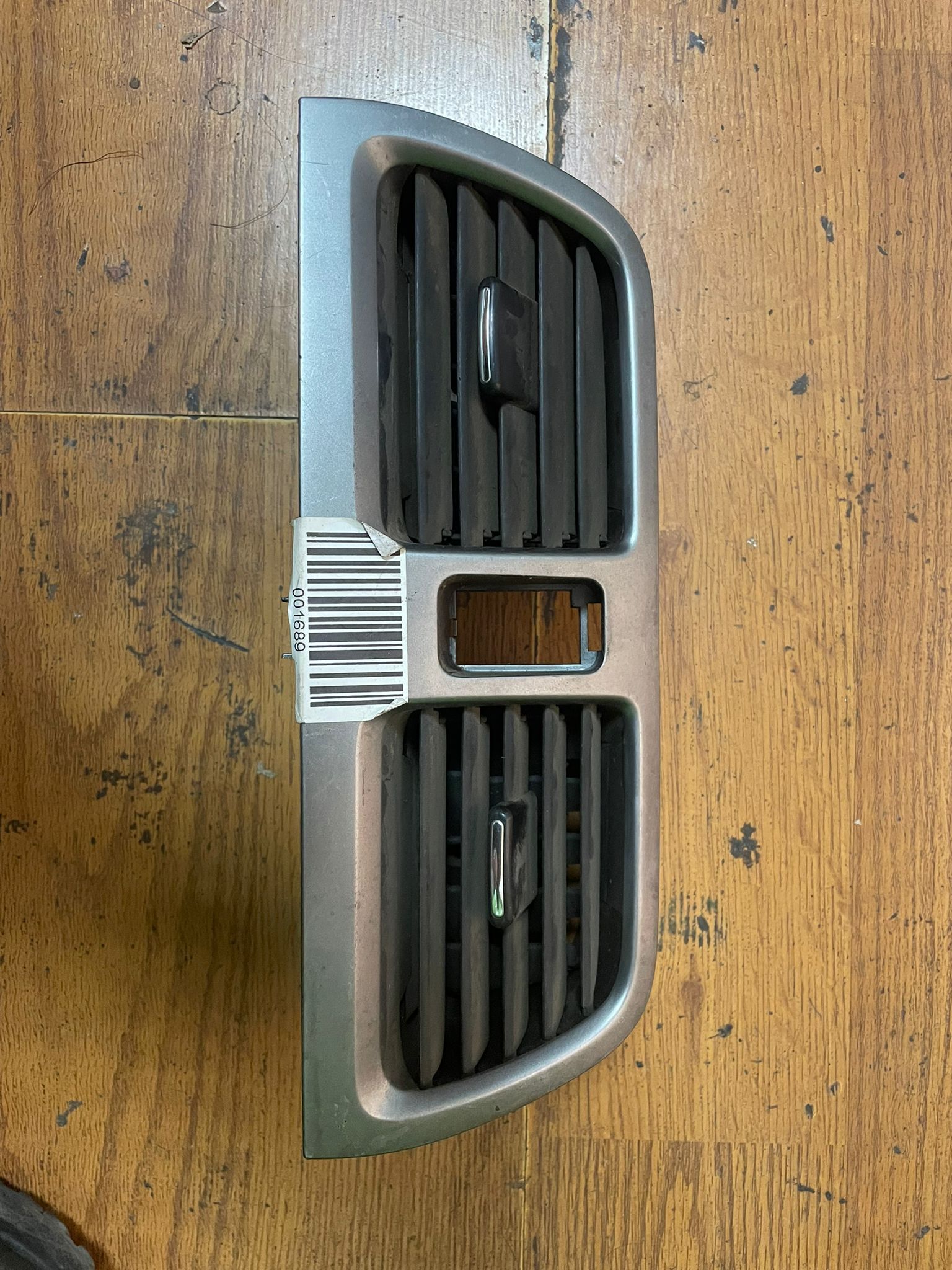 DIFUSOR SALIDA DE AIRE FRONTAL CON BOTON HAZART Subaru Impreza 2006