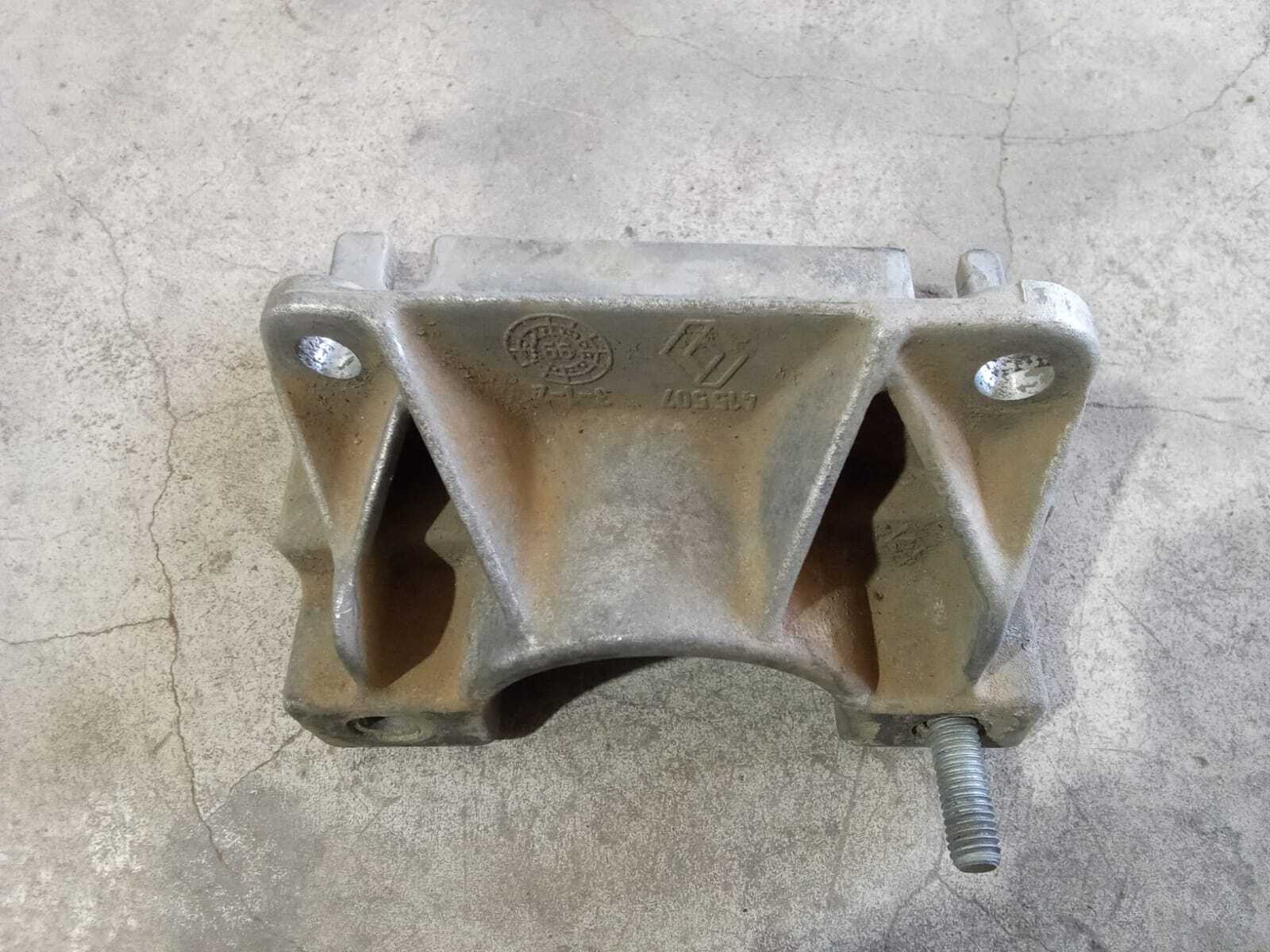 SOPORTE CAJA Renault Megane 2000