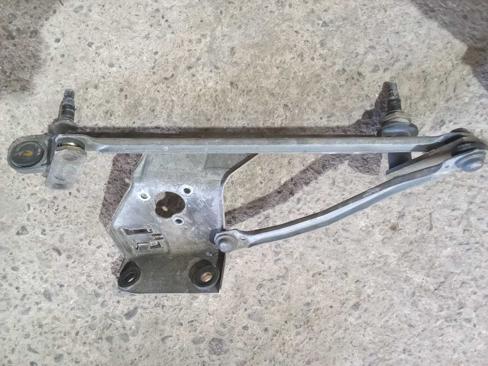 ARTICULACION LIMPIA PARABRISAS DELANTERA Renault Megane 2000