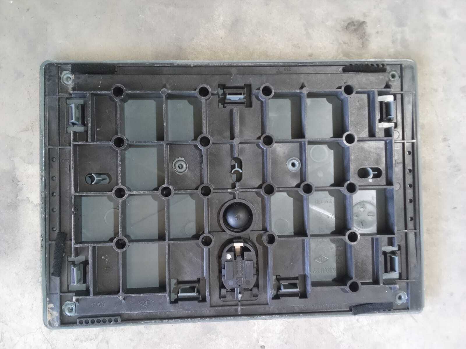 TAPA LATERAL MALETERO Renault Megane 2000