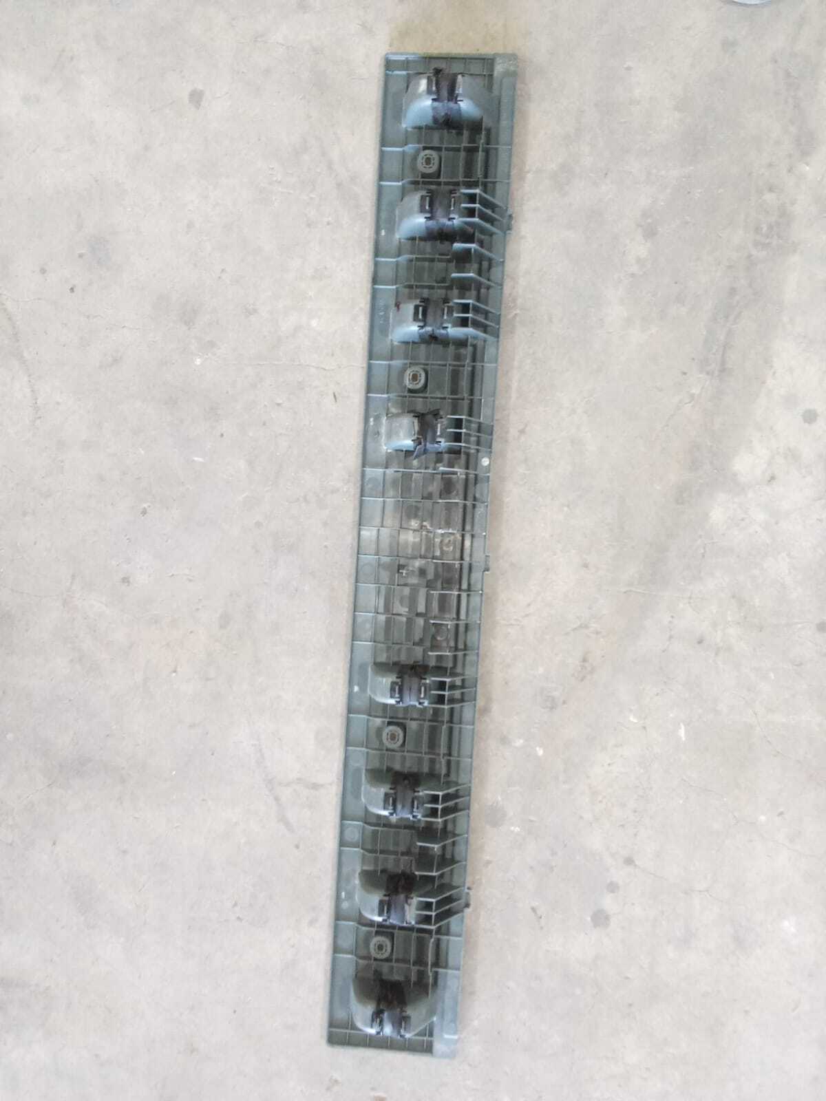 MOLDURA INFERIOR MALETERO Renault Megane 2000
