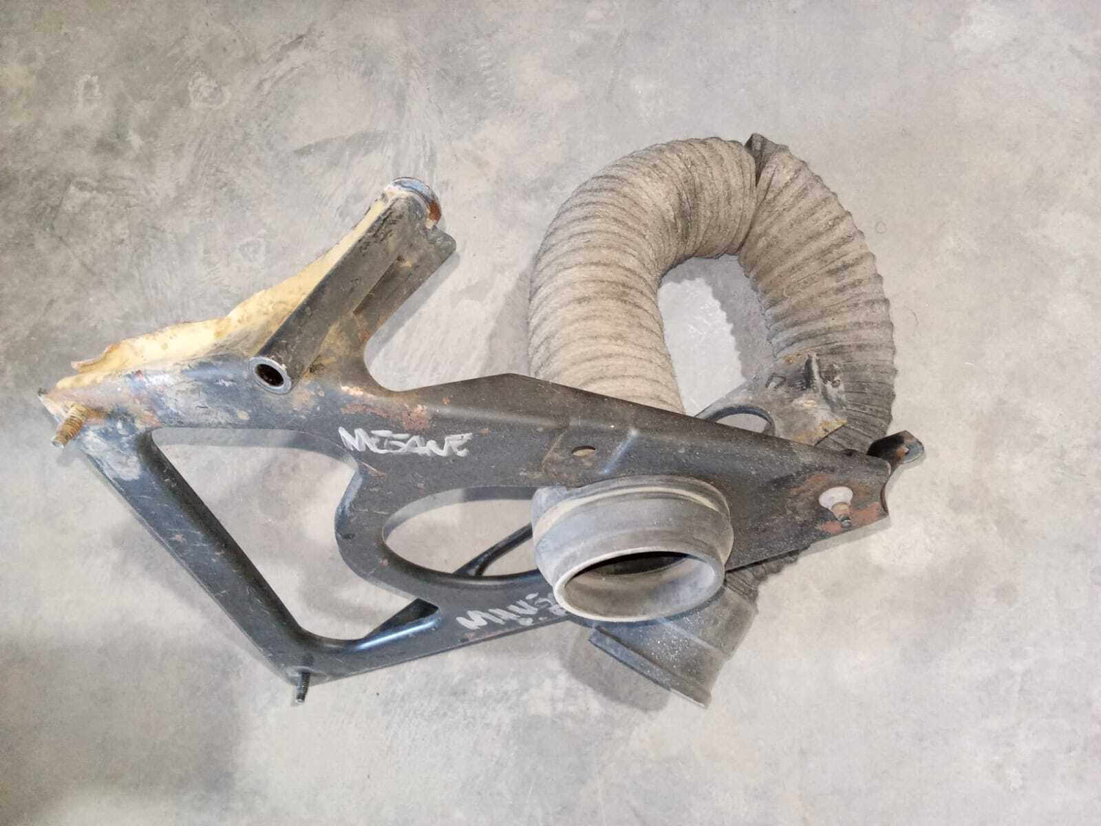SOPORTE DUCTO TOMA DE AIRE Renault Megane 2000