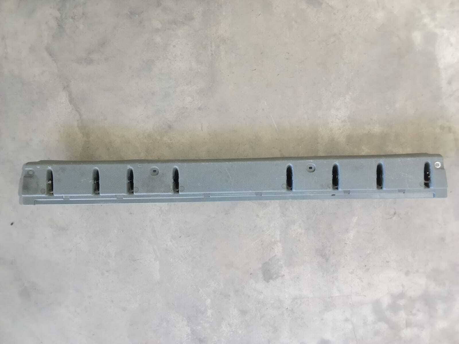 MOLDURA INFERIOR MALETERO Renault Megane 2000