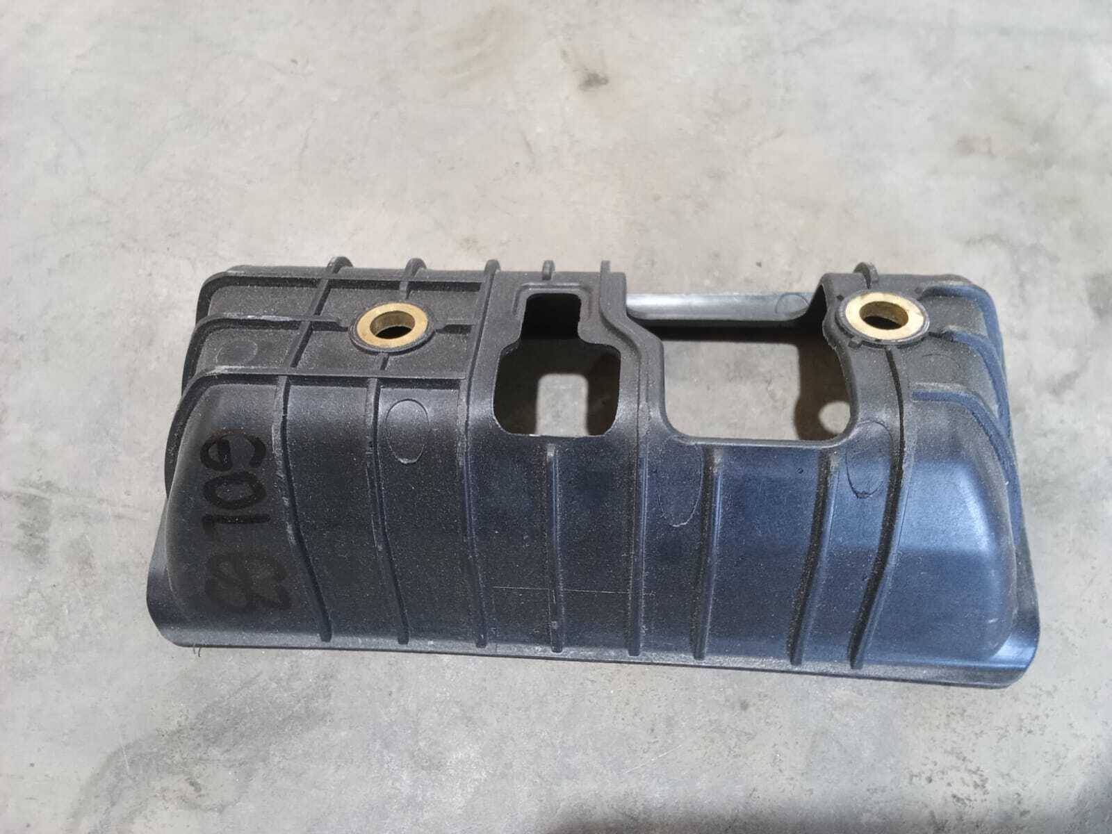 MOLDURA CHAPA TRASERA Volkswagen gol 2001