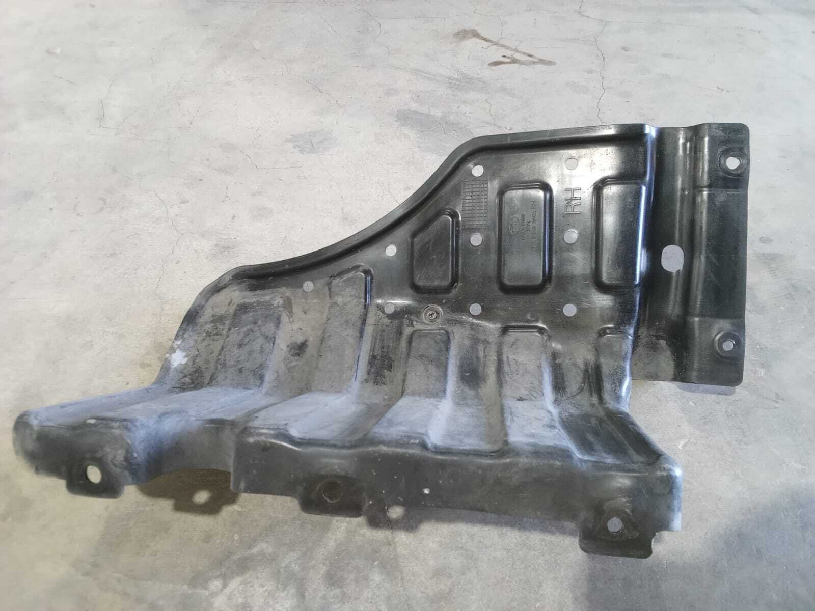 CUBRE MOTOR INFERIOR DERECHO Kia MORNING EX11 2011