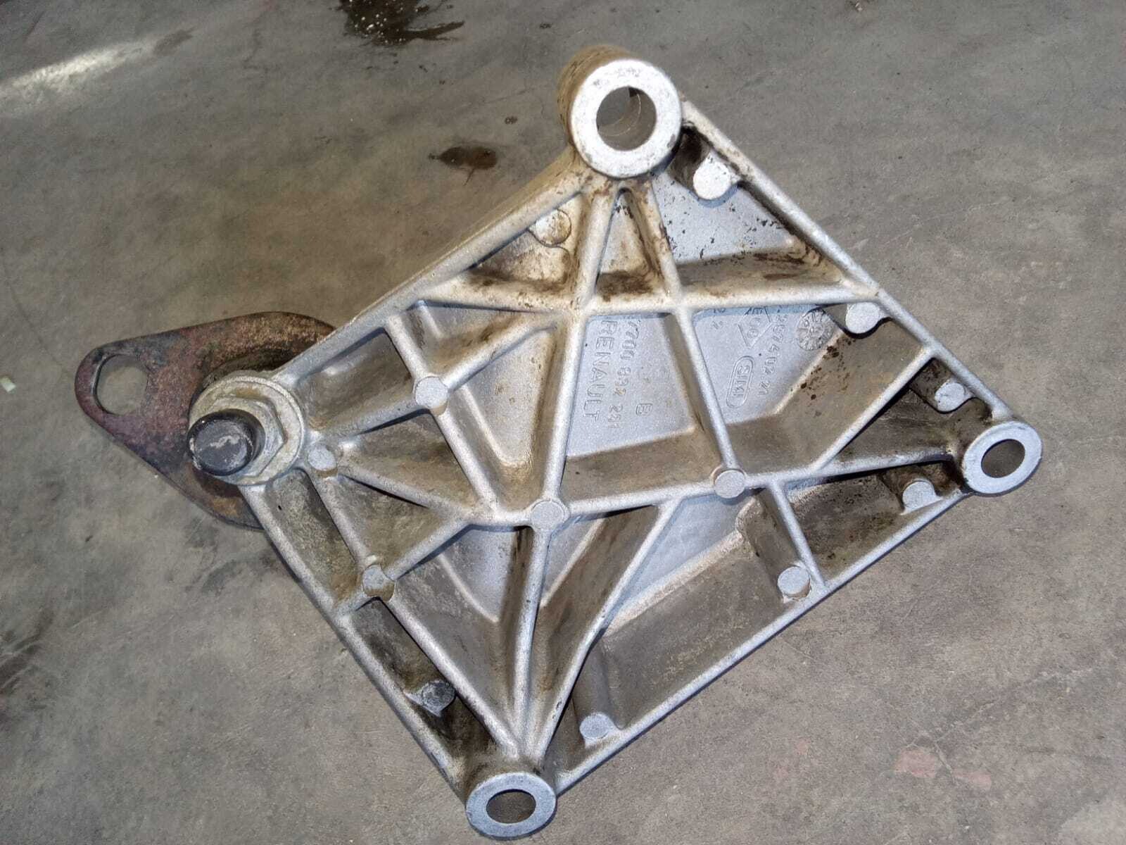 SOPORTE CAJA Renault Megane 2000