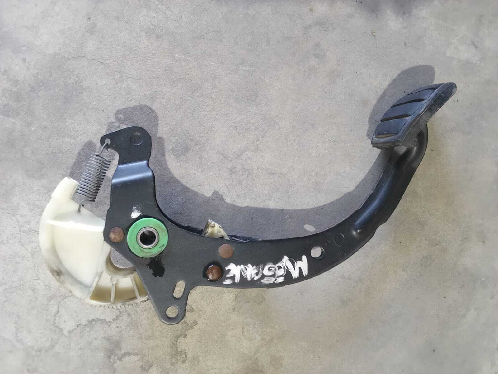 PEDAL EMBREGUE Renault Megane 2000