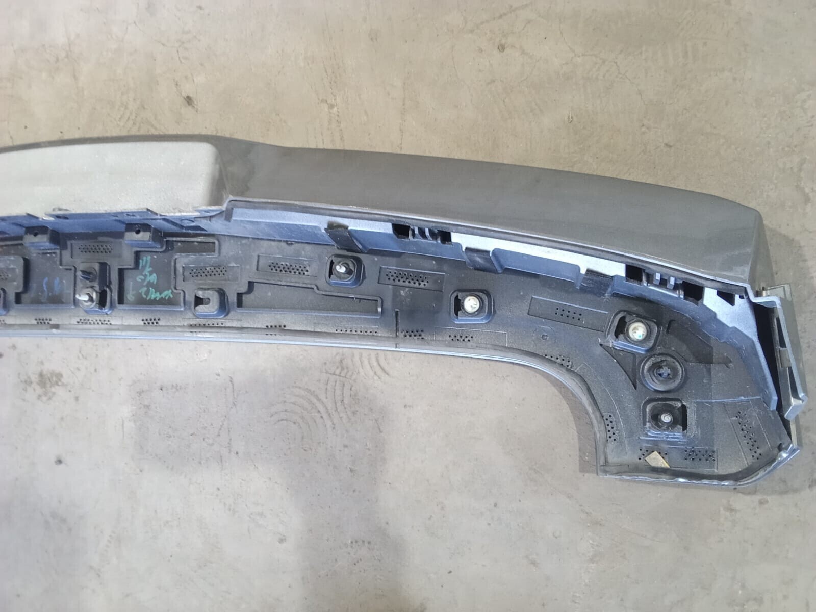 MOLDURA BISEL PORTALON Chevrolet Captiva 2021