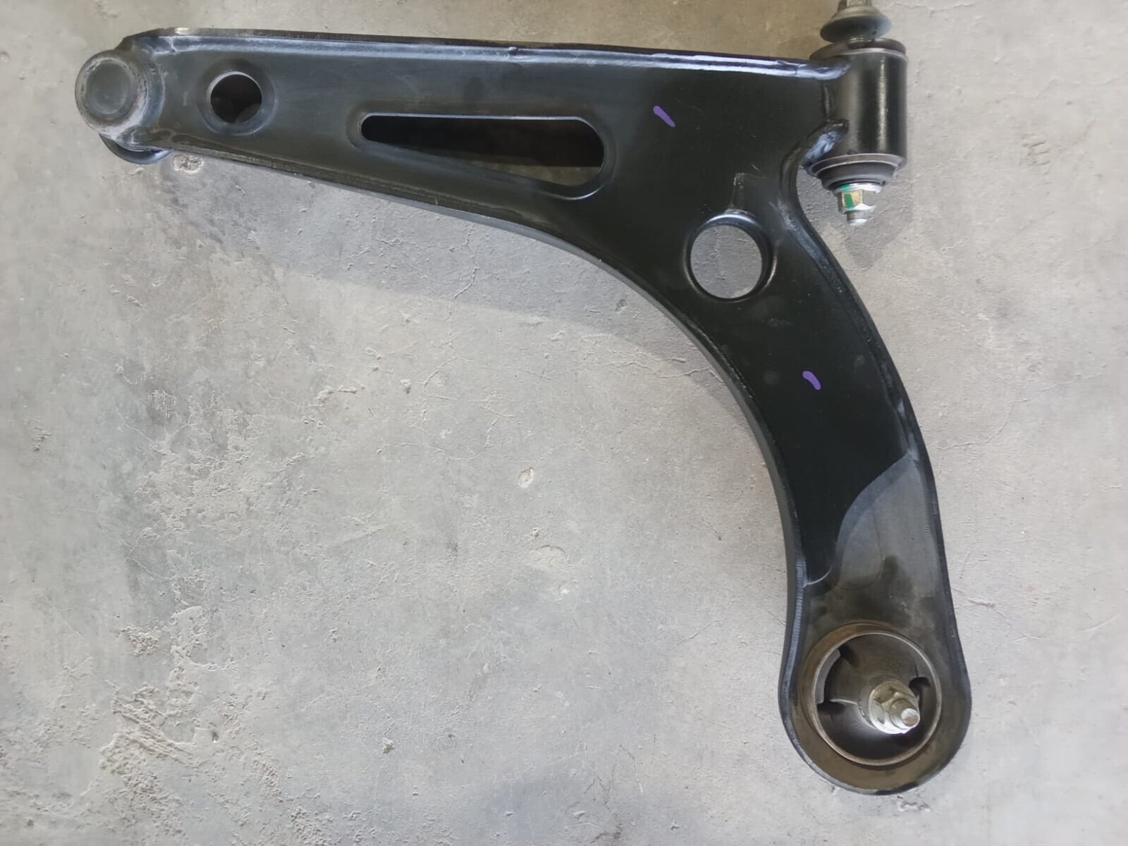 BANDEJA SUSPENCION DELANTERA DERECHA Chevrolet Captiva 2021