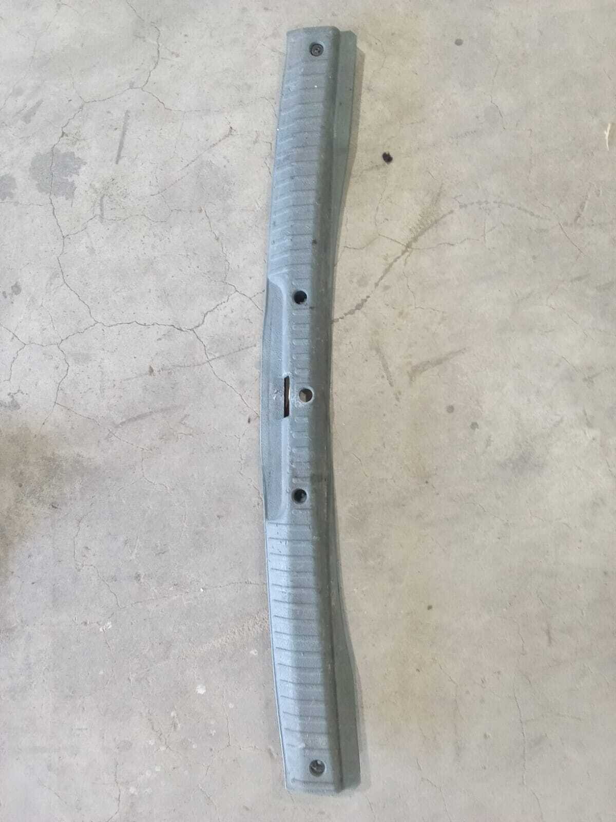 MOLDURA CHAPA MALETERO Renault Megane 2000