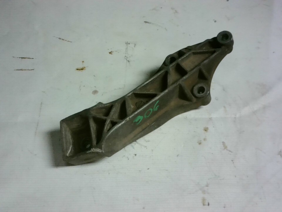 SOPORTE MOTOR METALICO DERECHO Peugeot 306 1996