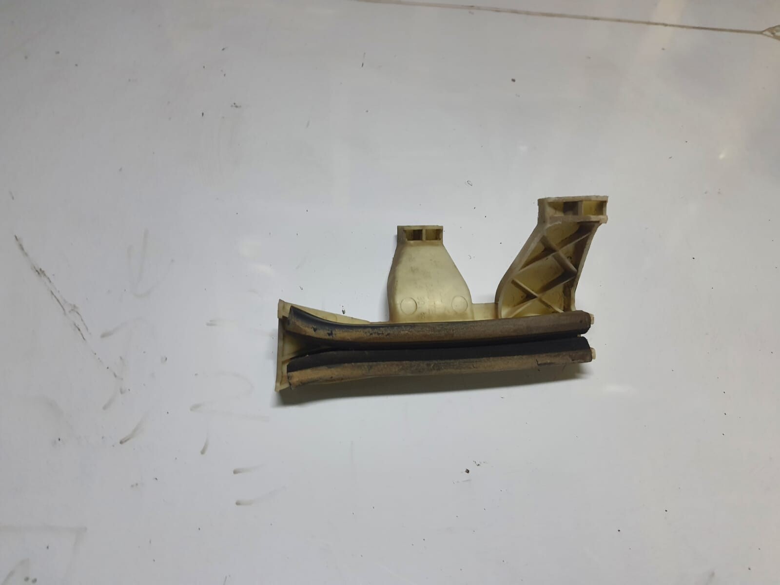 RIEL DE VIDRIO TRASERO DERECHO Citroen C3 2004