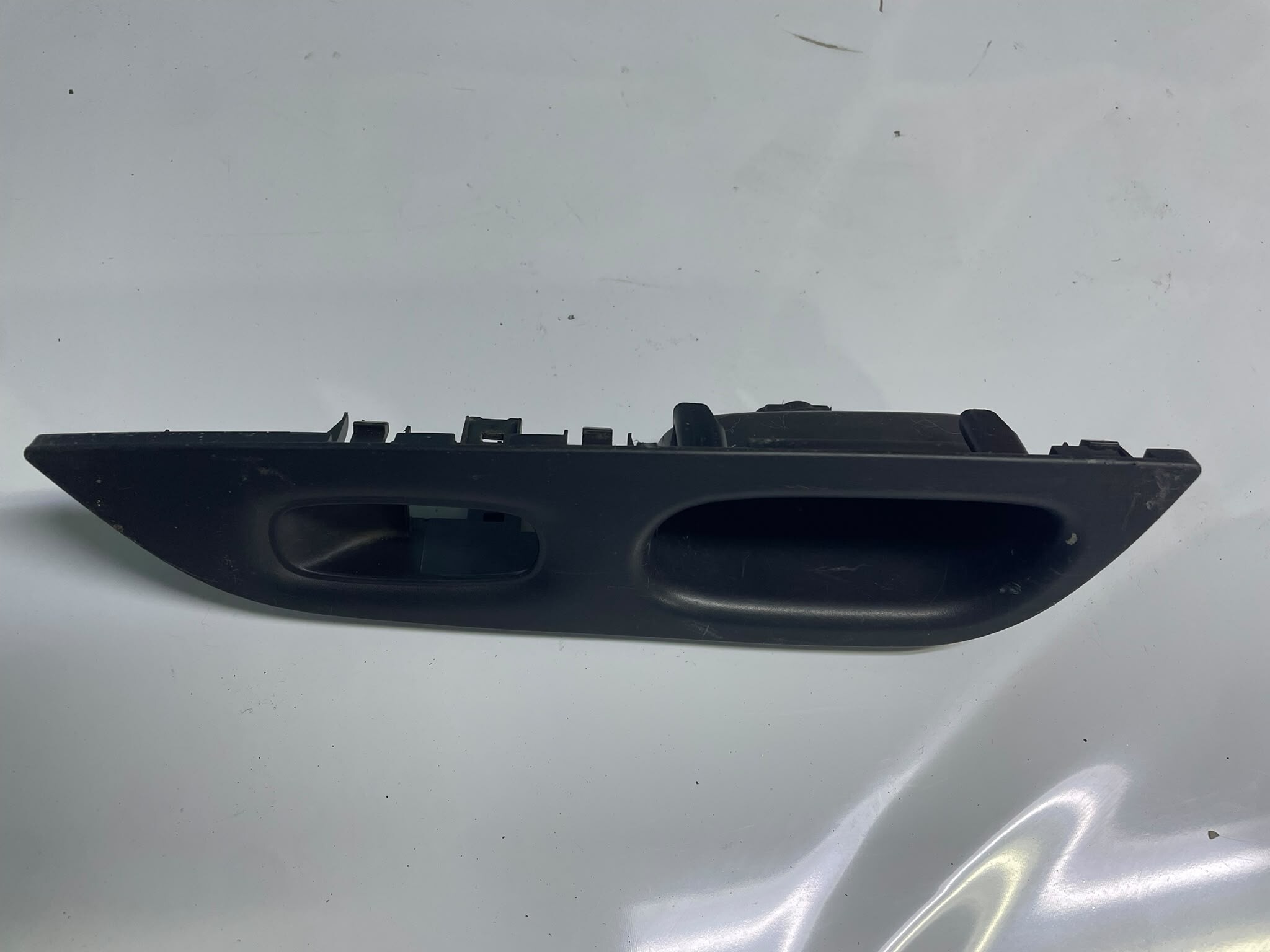 MOLDURA INTERNA PUERTA TRAS DER Nissan Xtrail 2016