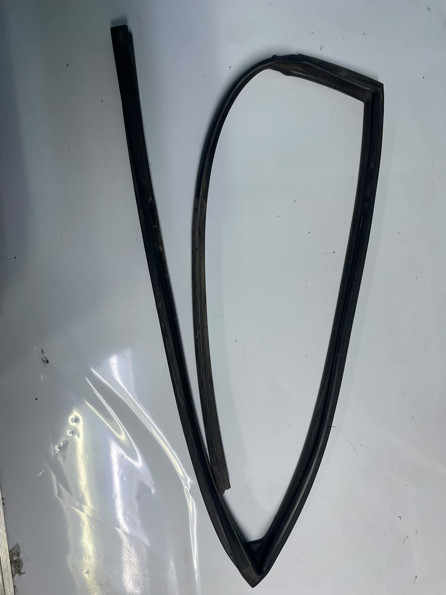 GOMA CONTORNO PUERTA TRASERA DERECHA Nissan Xtrail 2016