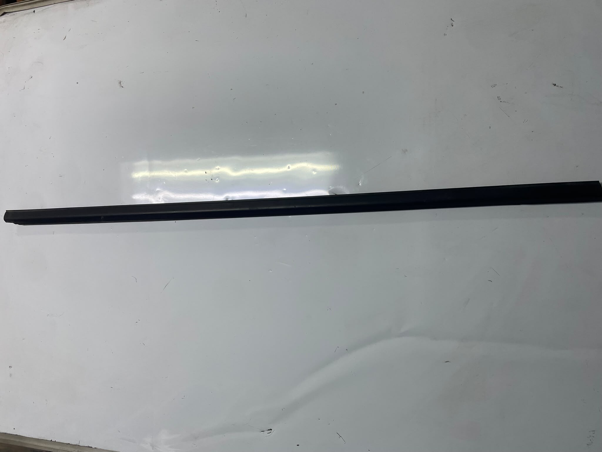 BOTA AGUA EXTERIOR PUERTA DEL DERECHA Chevrolet Sail 2021