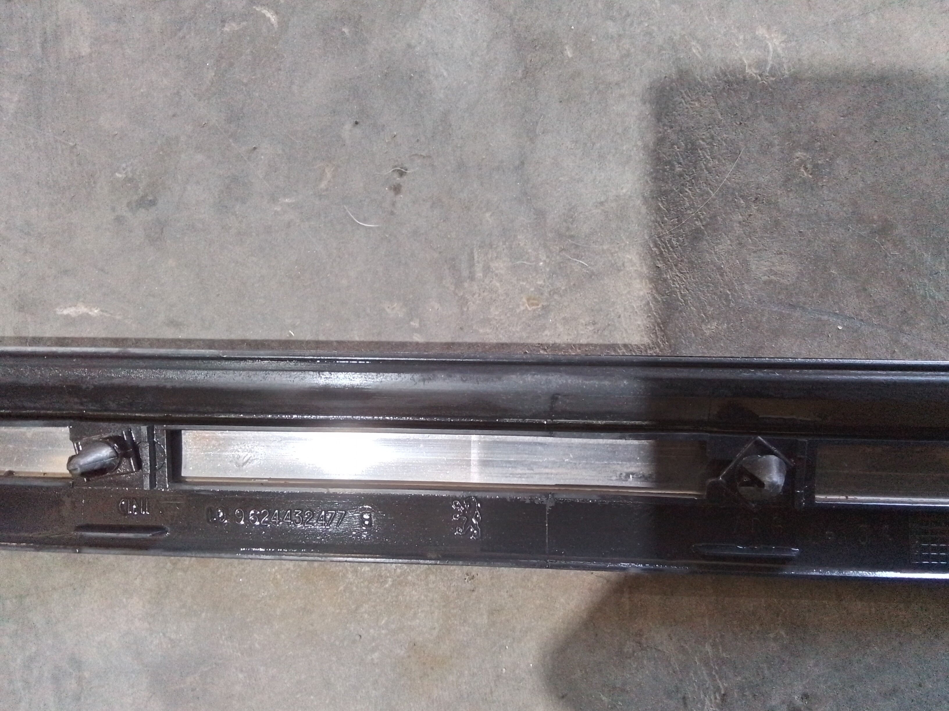 MOLDURA EXTERIOR PUERTA TRASERA IZQ Peugeot 406 2001