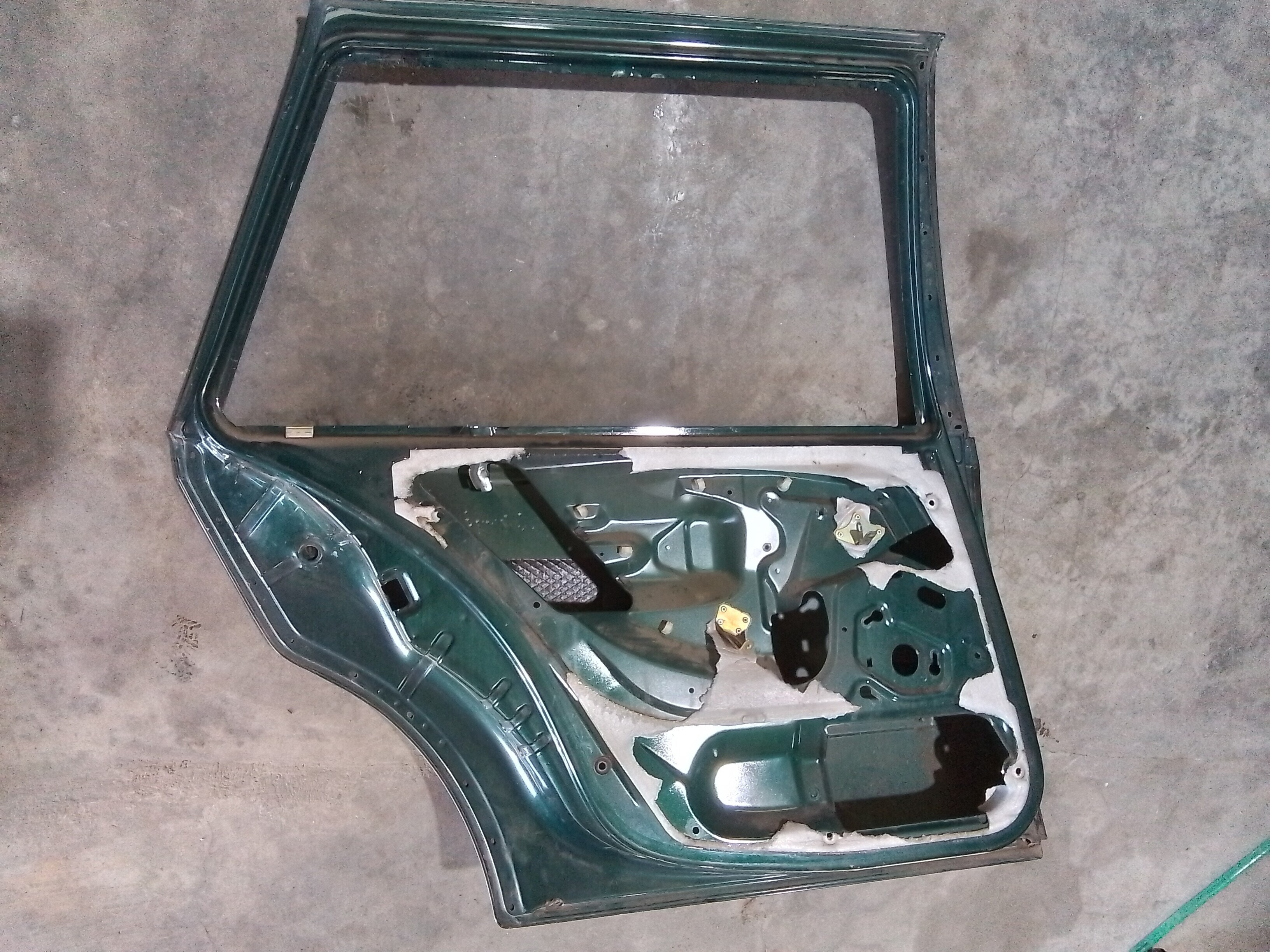 PUERTA TRASERA IZQ Peugeot 406 2001