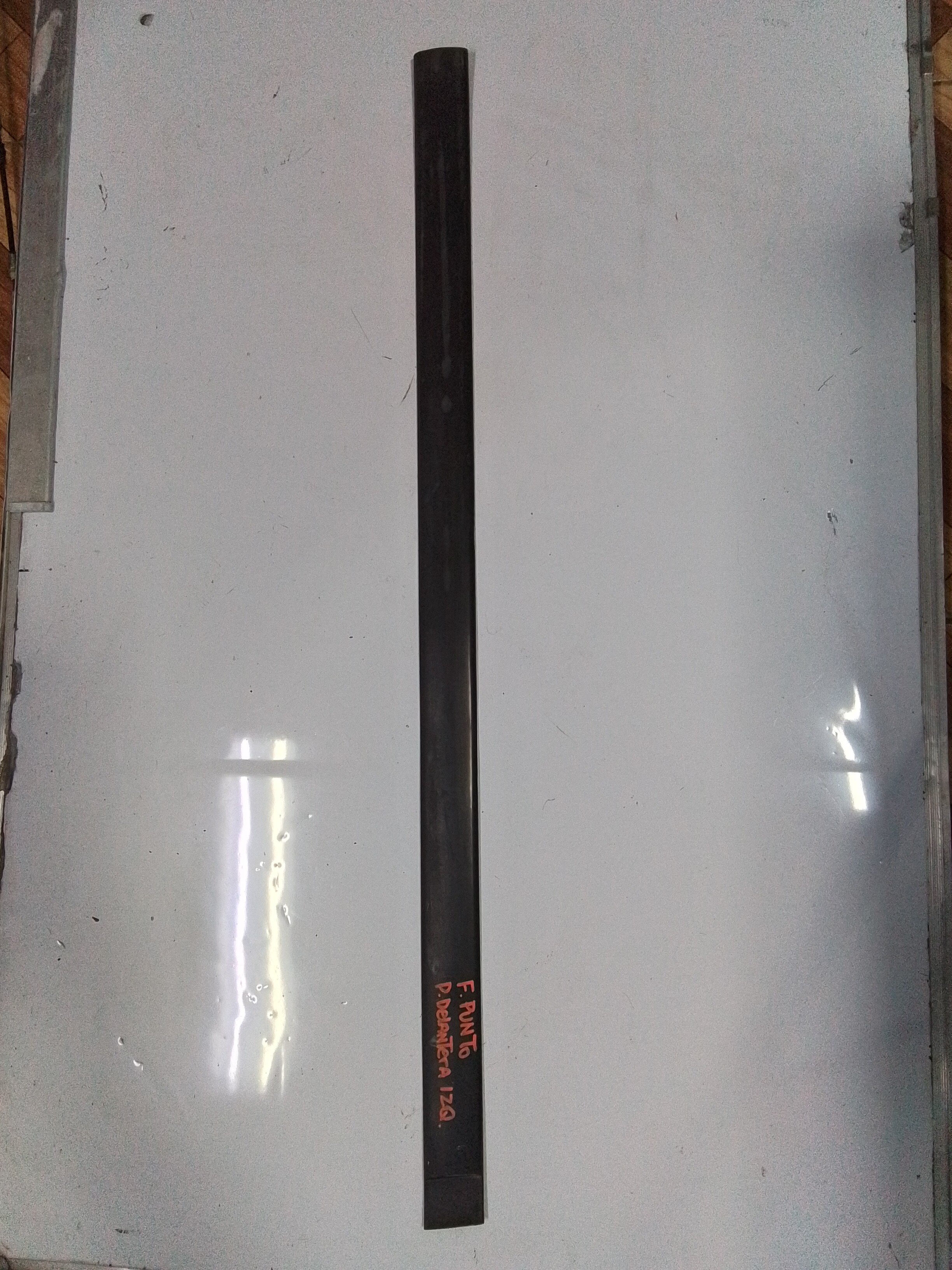 MOLDURA EXTERIOR PUERTA DELANTERA IZQ Fiat punto 75 1998