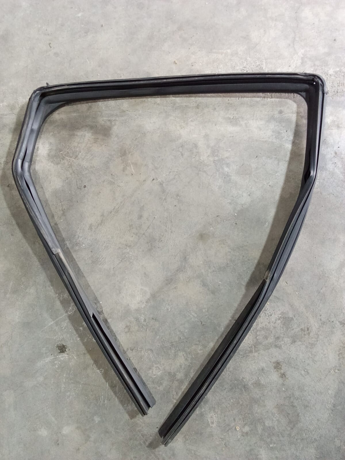 GOMA CONTORNO VIDRIO PUERTA TRASERA DERECHA BRILLIANCE V3 15 2019