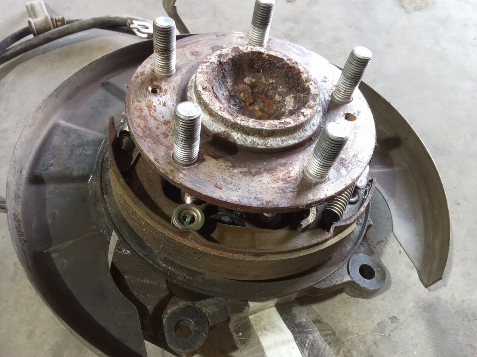 MAZA MUÑON TRASERO IZQUIERDO Changan CS35 2015