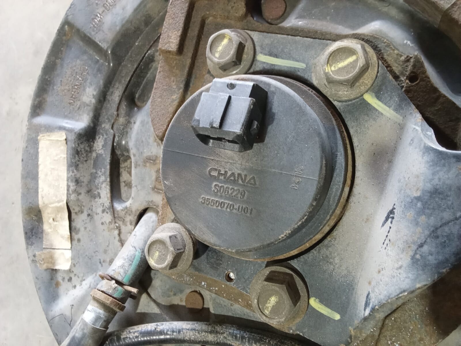MAZA MUÑON TRASERO IZQUIERDO Changan CS35 2015