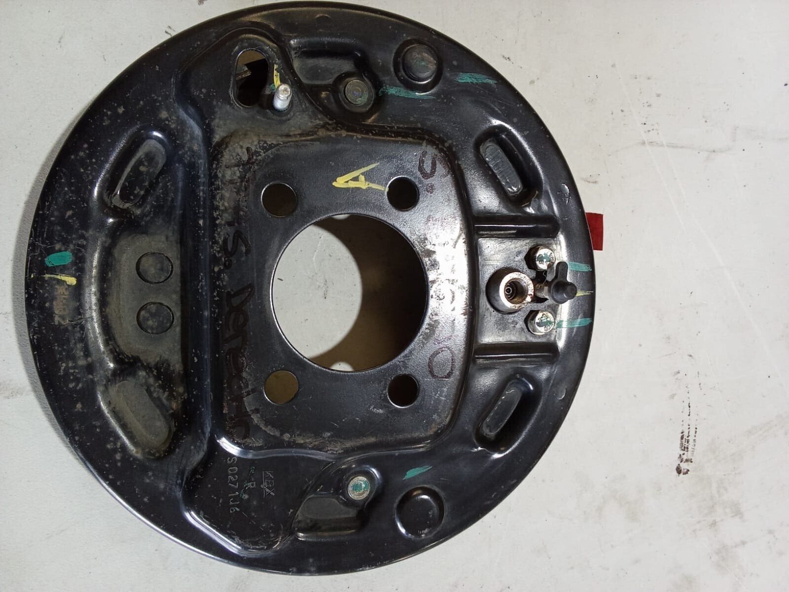 PLATO DE FRENO TRASERO DERECHO Suzuki Baleno 2021