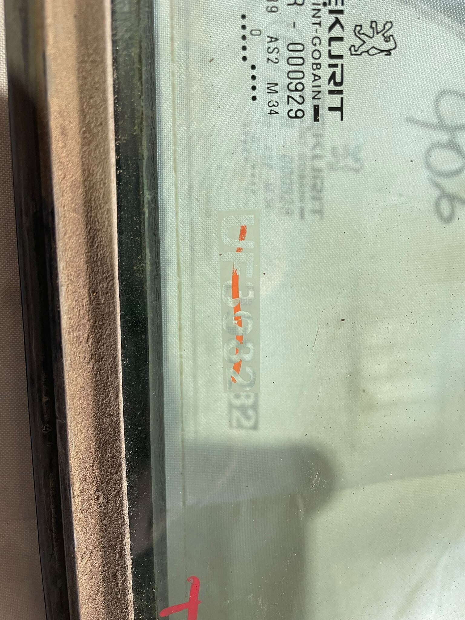 VIDRIO ALETA TRASERO IZQUIERDO Peugeot 406 2001