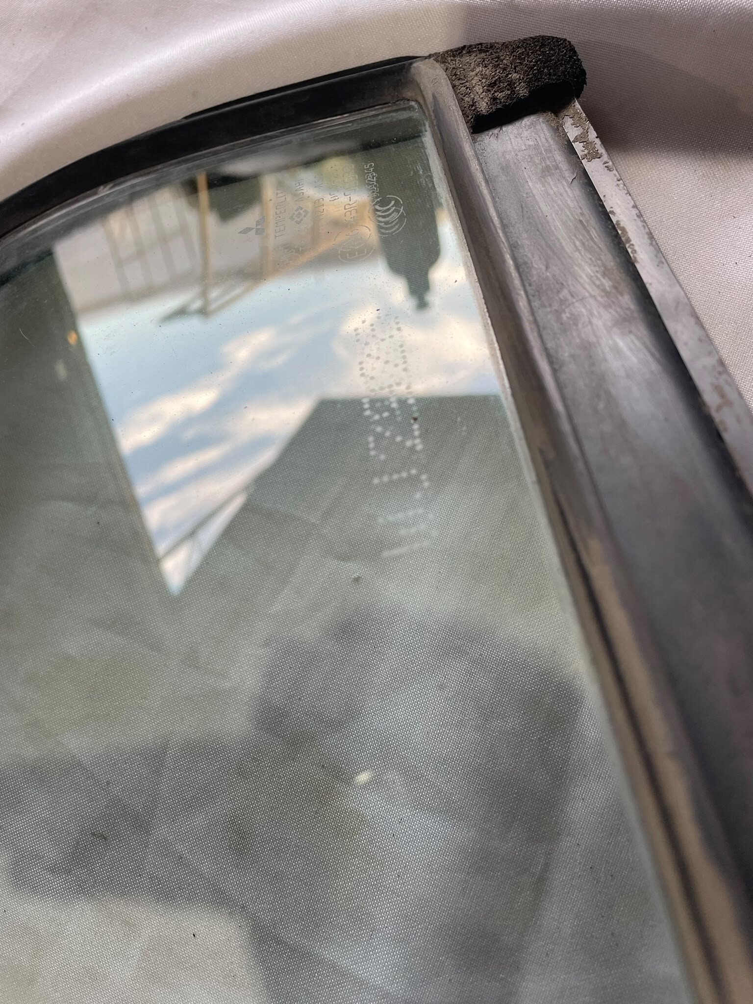 VIDRIO ALETA TRASERO IZQUIERDO Mitsubishi Galant 2006