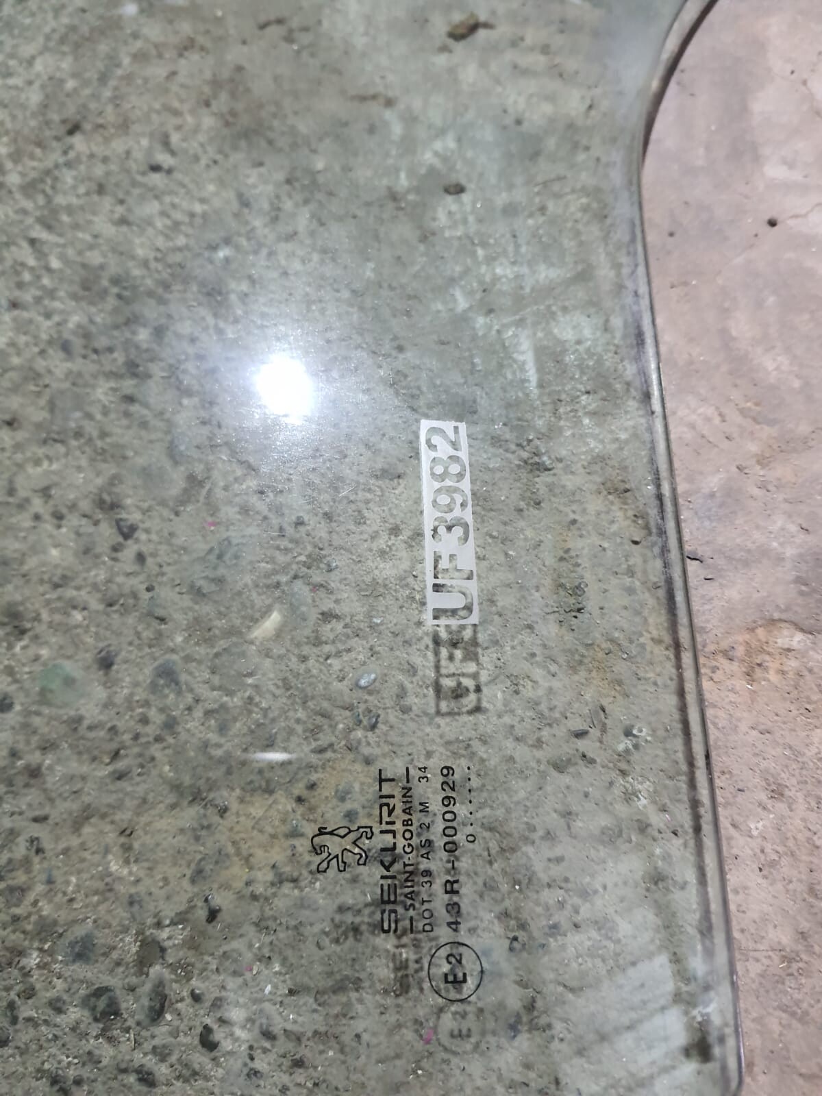 VIDRIO TRASERO DERECHO Peugeot 406 2001