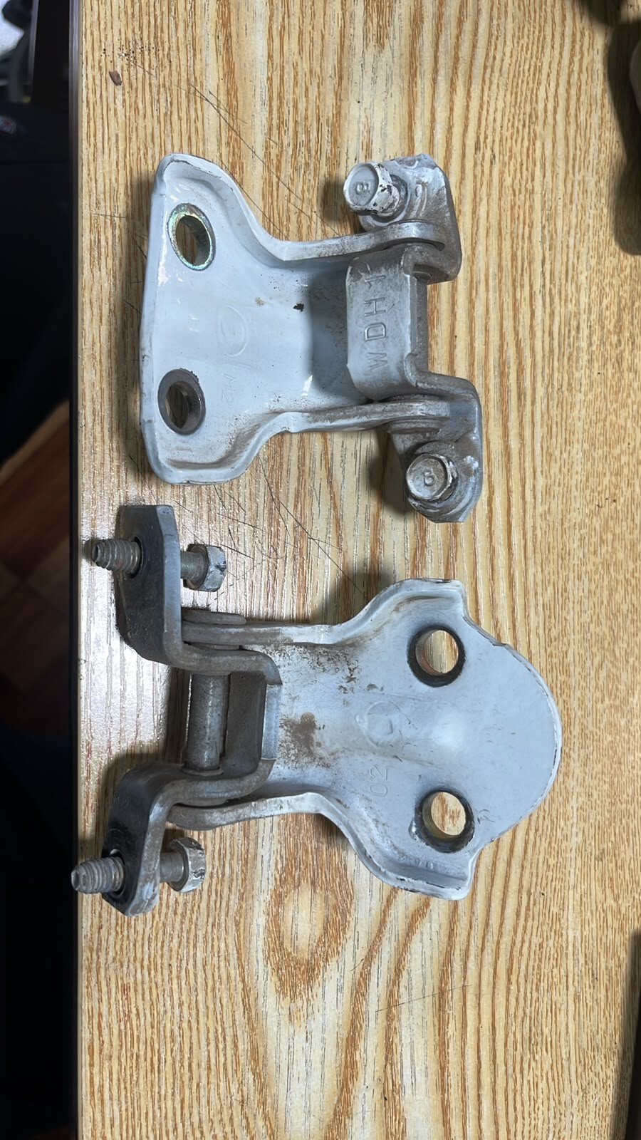 Bisagras de puerta trasera izquierda Mitsubishi Galant 2006