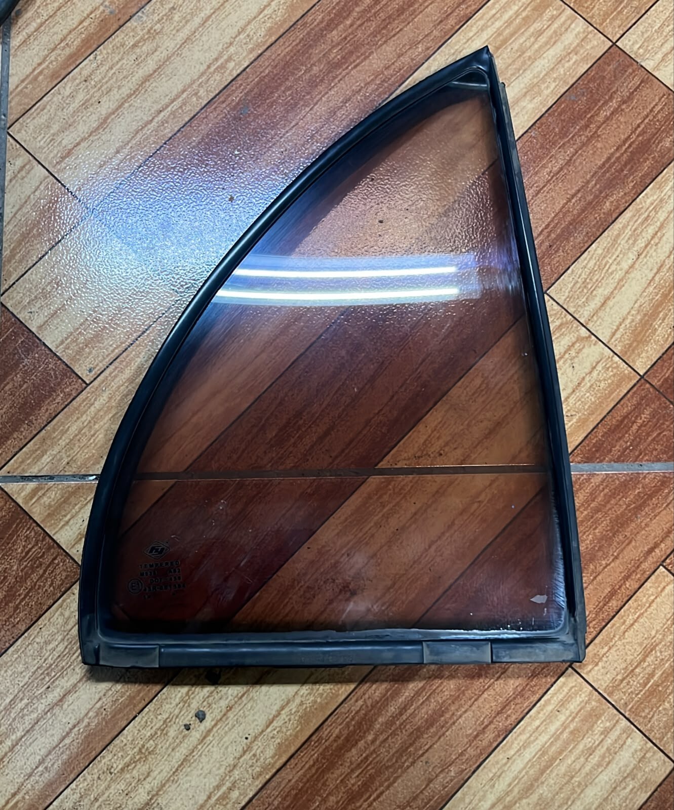 Vidrio aleta puerta trasera derecha Hyundai Accent 1997