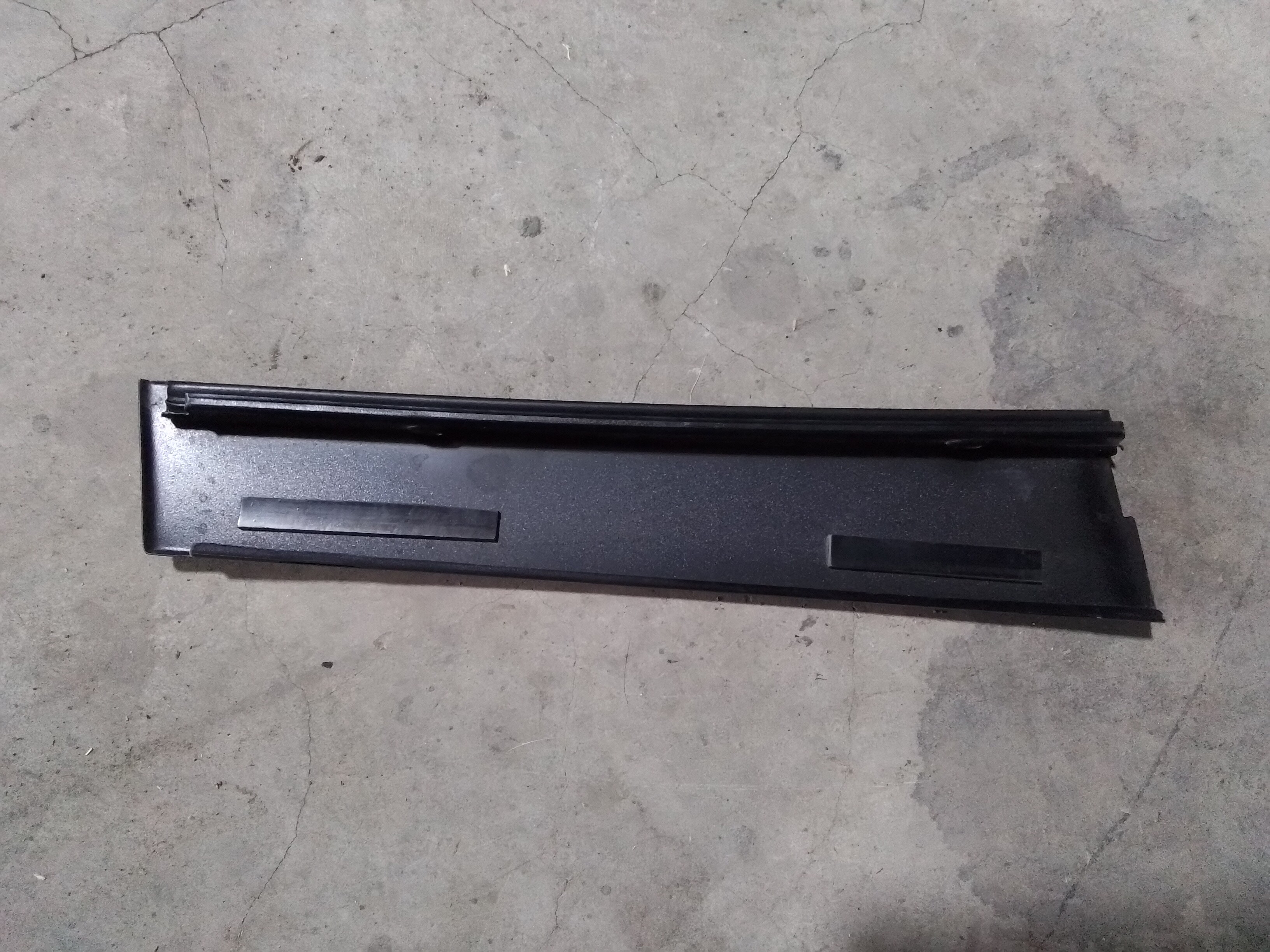 MOLDURA EXTERIOR PUERTA TRASERA DERECHA Chery Tiggo 2 2023