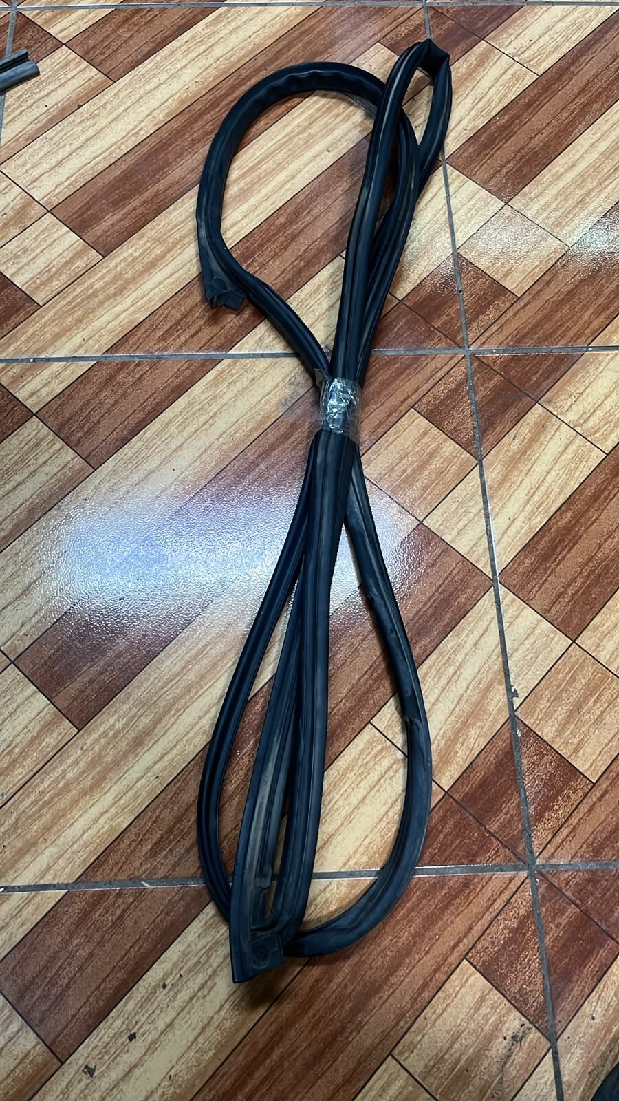 Goma contorno de puerta delantera derecha Changan CS35 2015