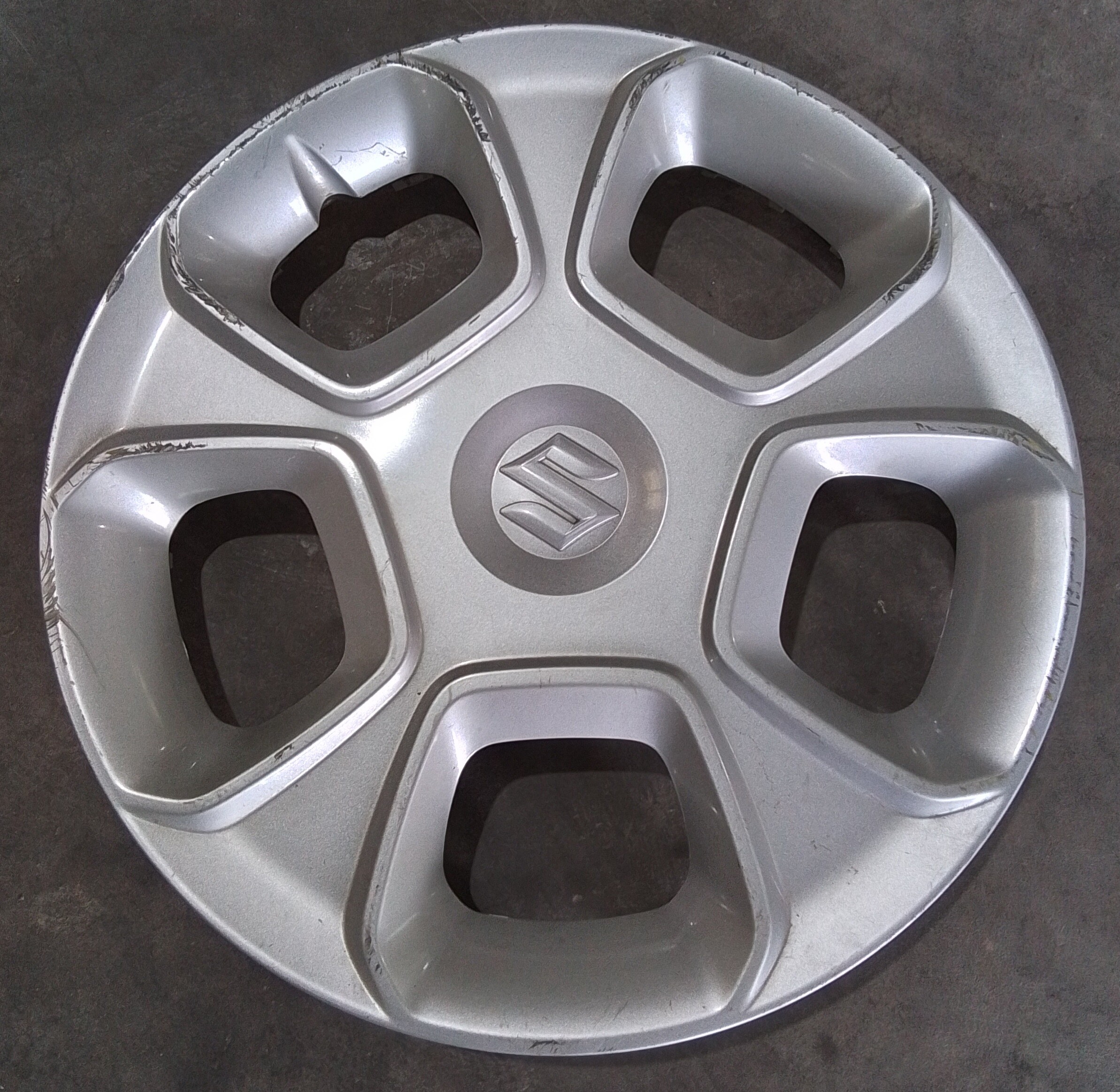 TAPA RUEDA (DAÑO LEVE) Suzuki S-PRESSO 2021