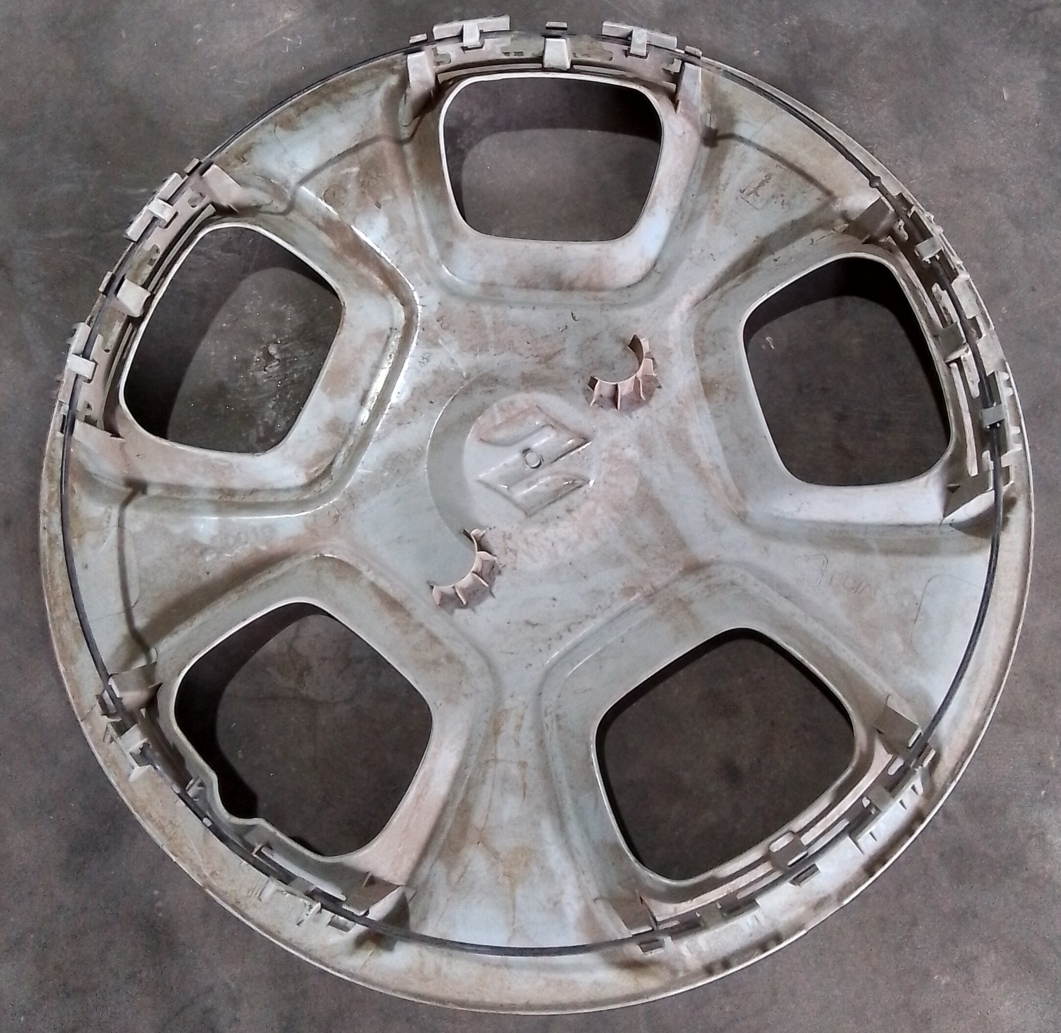 TAPA RUEDA (DAÑO LEVE) Suzuki S-PRESSO 2021