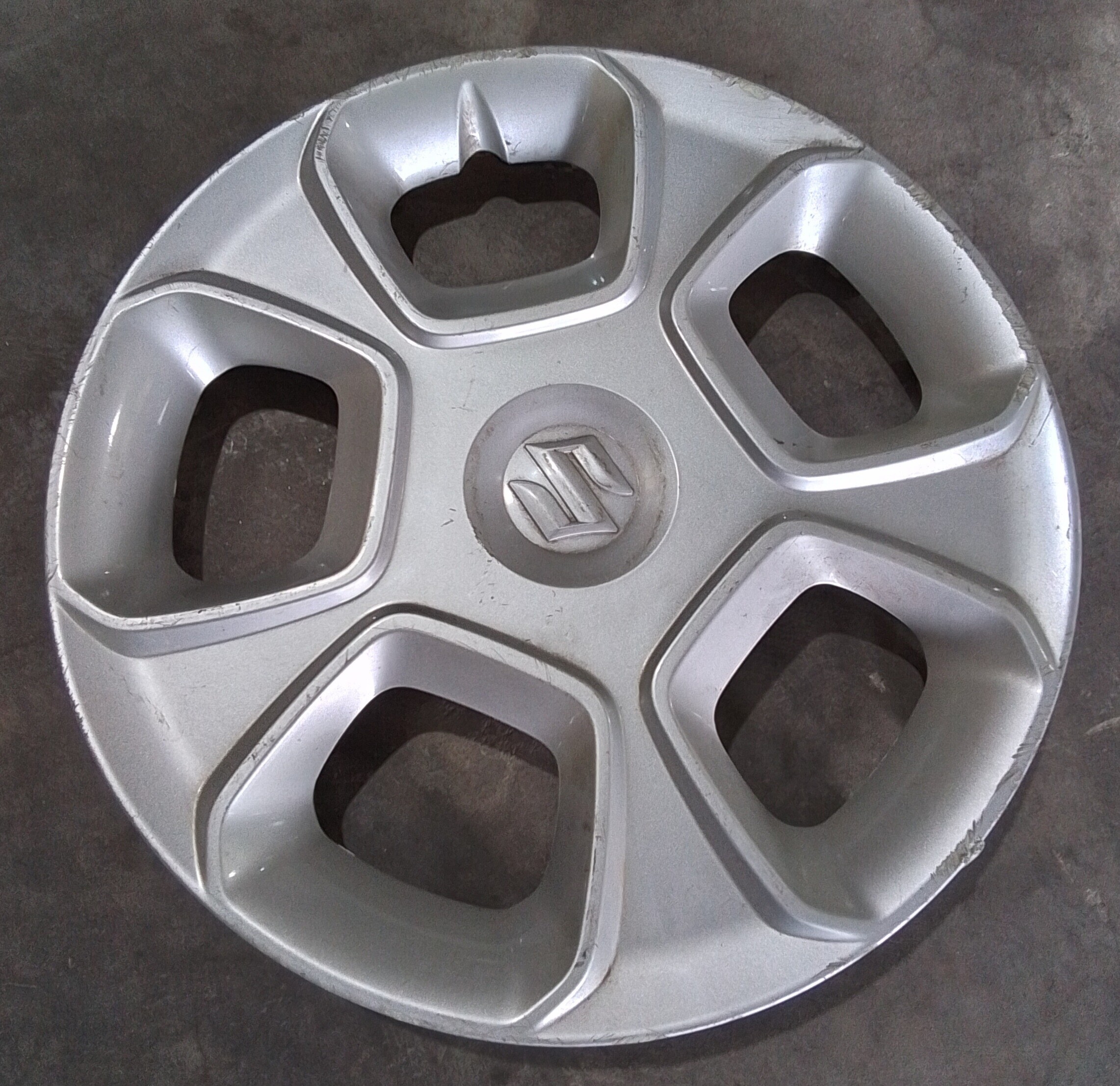 TAPA RUEDA (DAÑO LEVE) Suzuki S-PRESSO 2021