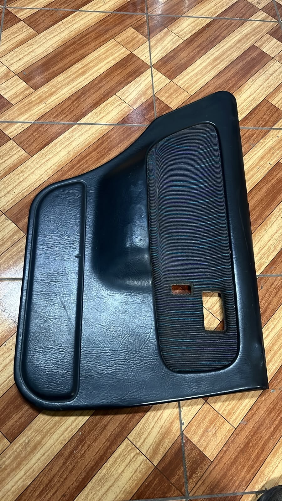 Tapiaz puerta trasera izquierda Mazda 323 1993