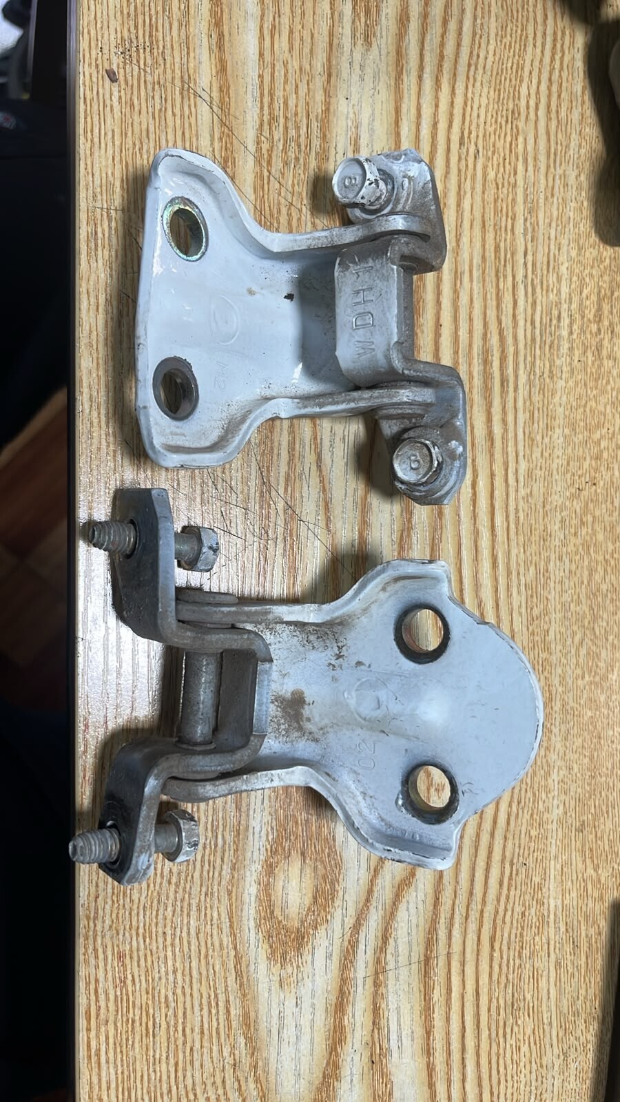 Bisagras de puerta trasera izquierda Mitsubishi Galant 2006