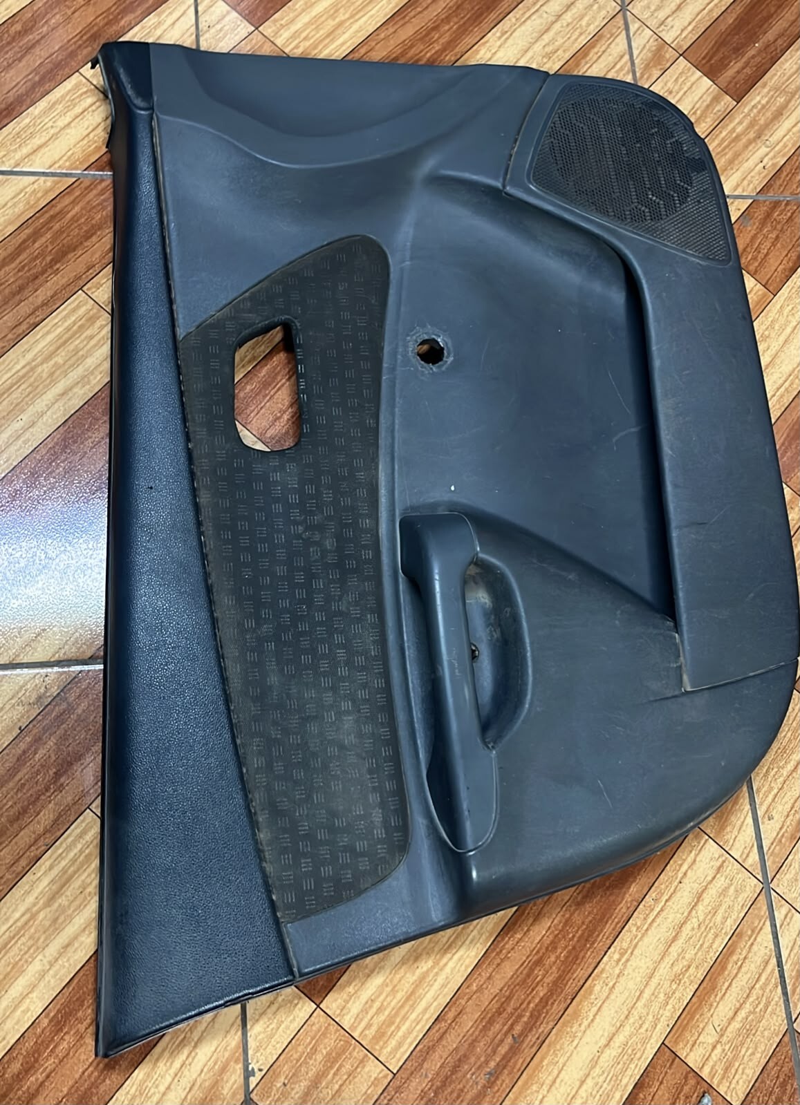 Tapiaz de puerta delantero izquierdo Kia RIO JB 2007