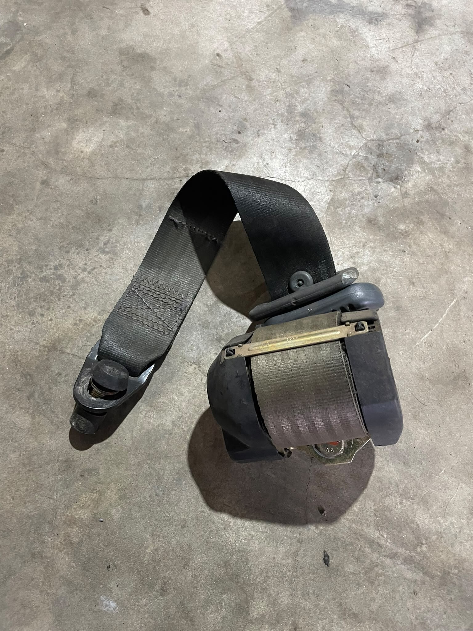 CINTURON TRASERO IZQUIERDO Fiat PALIO EDX 13 2000