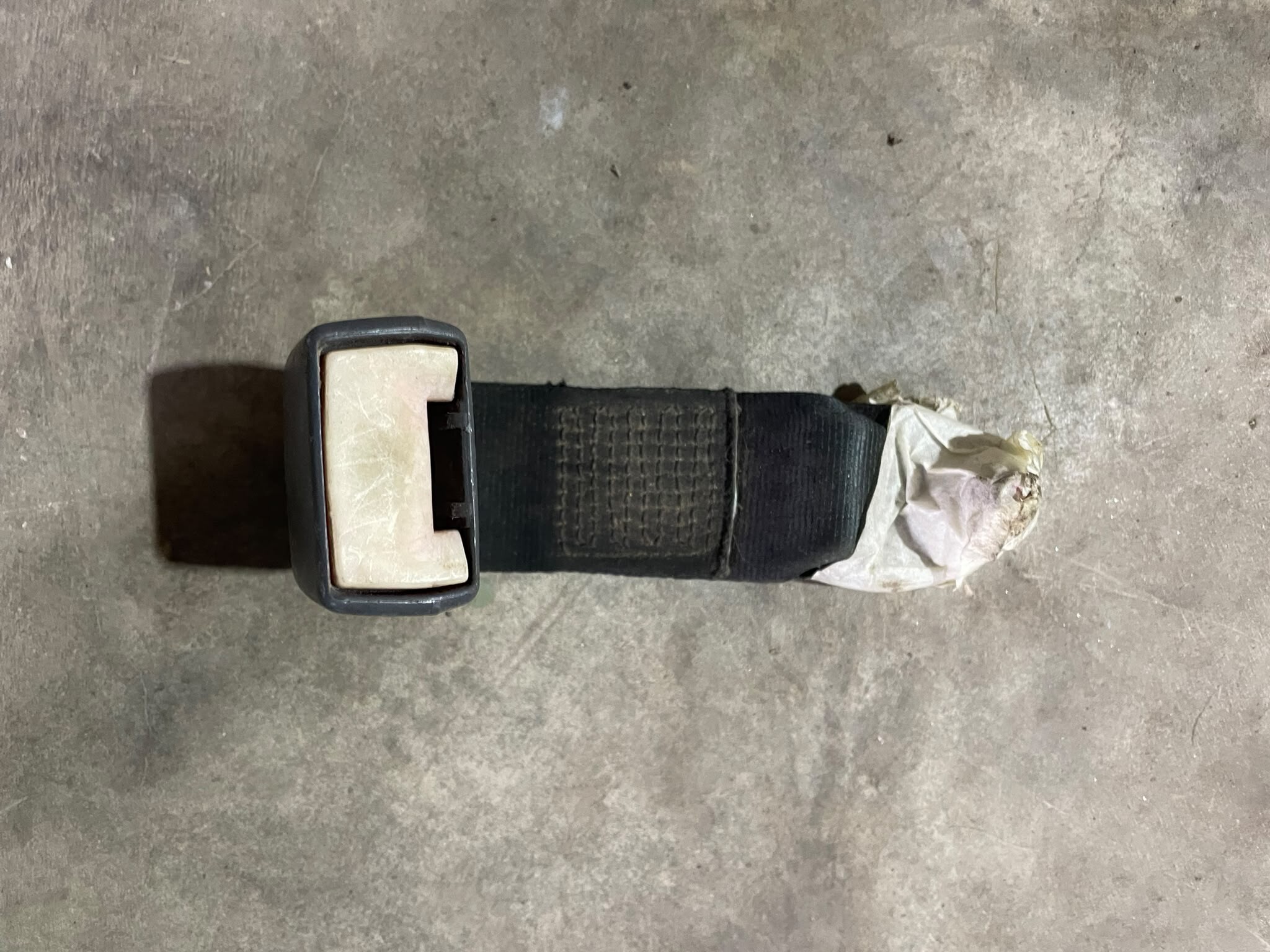 TRINQUETE CINTURON TRASERO Fiat PALIO EDX 13 2000