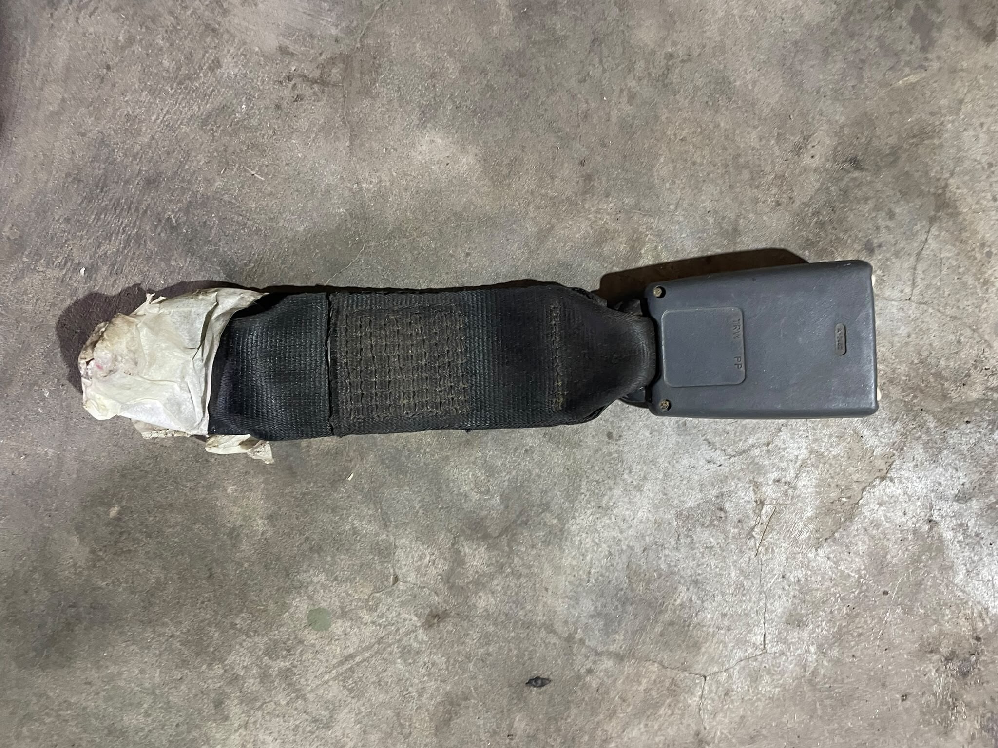 TRINQUETE CINTURON TRASERO Fiat PALIO EDX 13 2000