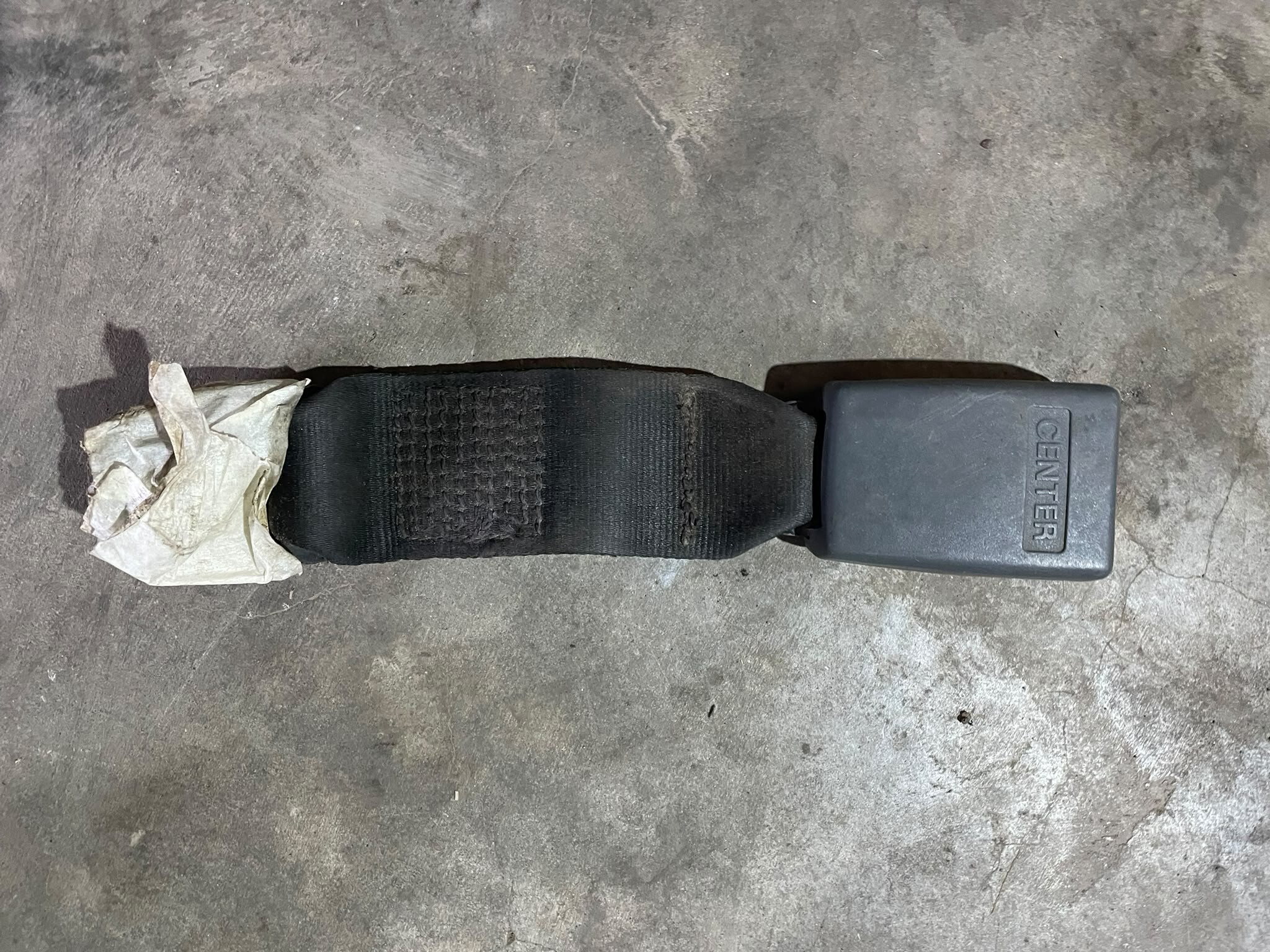 TRINQUETE CINTURON CENTRAL TRASERO Fiat PALIO EDX 13 2000