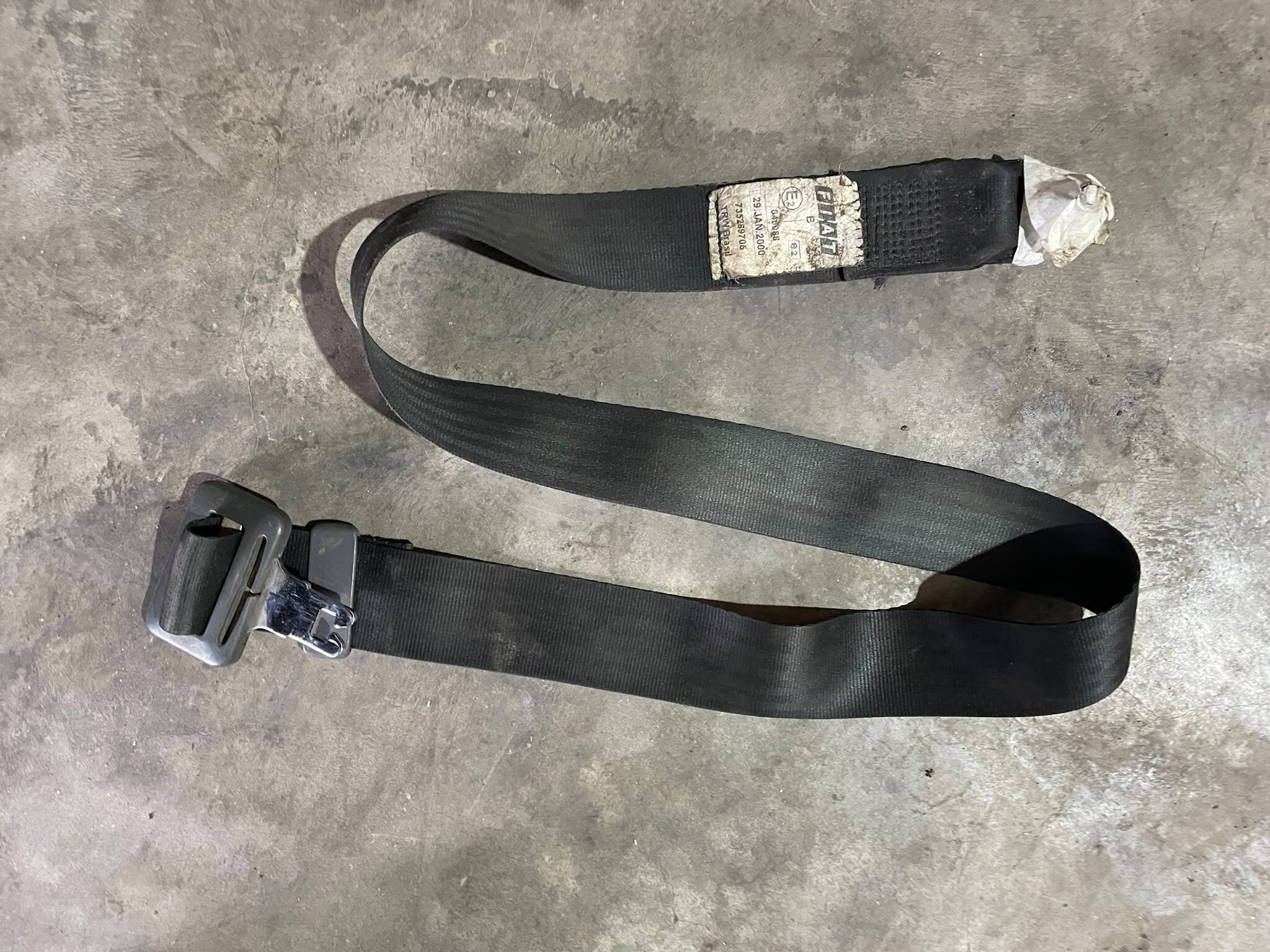 CINTURON TRASERO CENTRAL Fiat PALIO EDX 13 2000