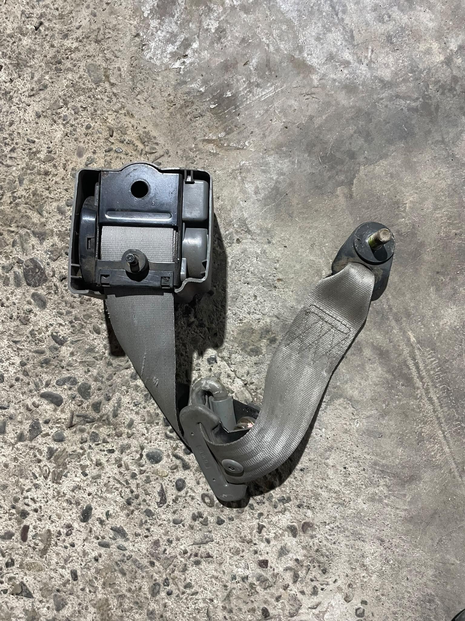 CINTURON TRASERO Kia Pride 1998