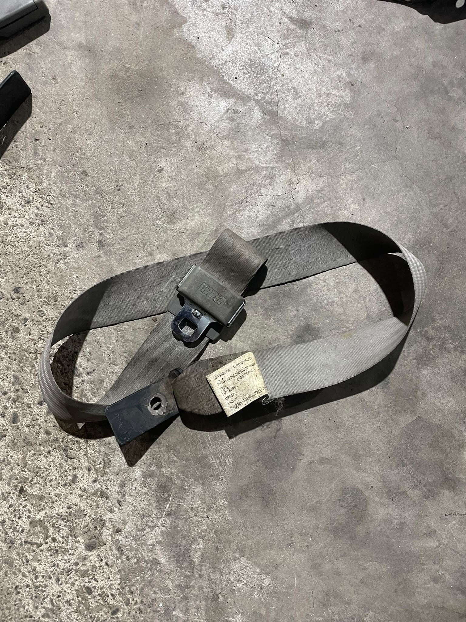 CINTURON TRASERO CENTRAL Kia Pride 1998
