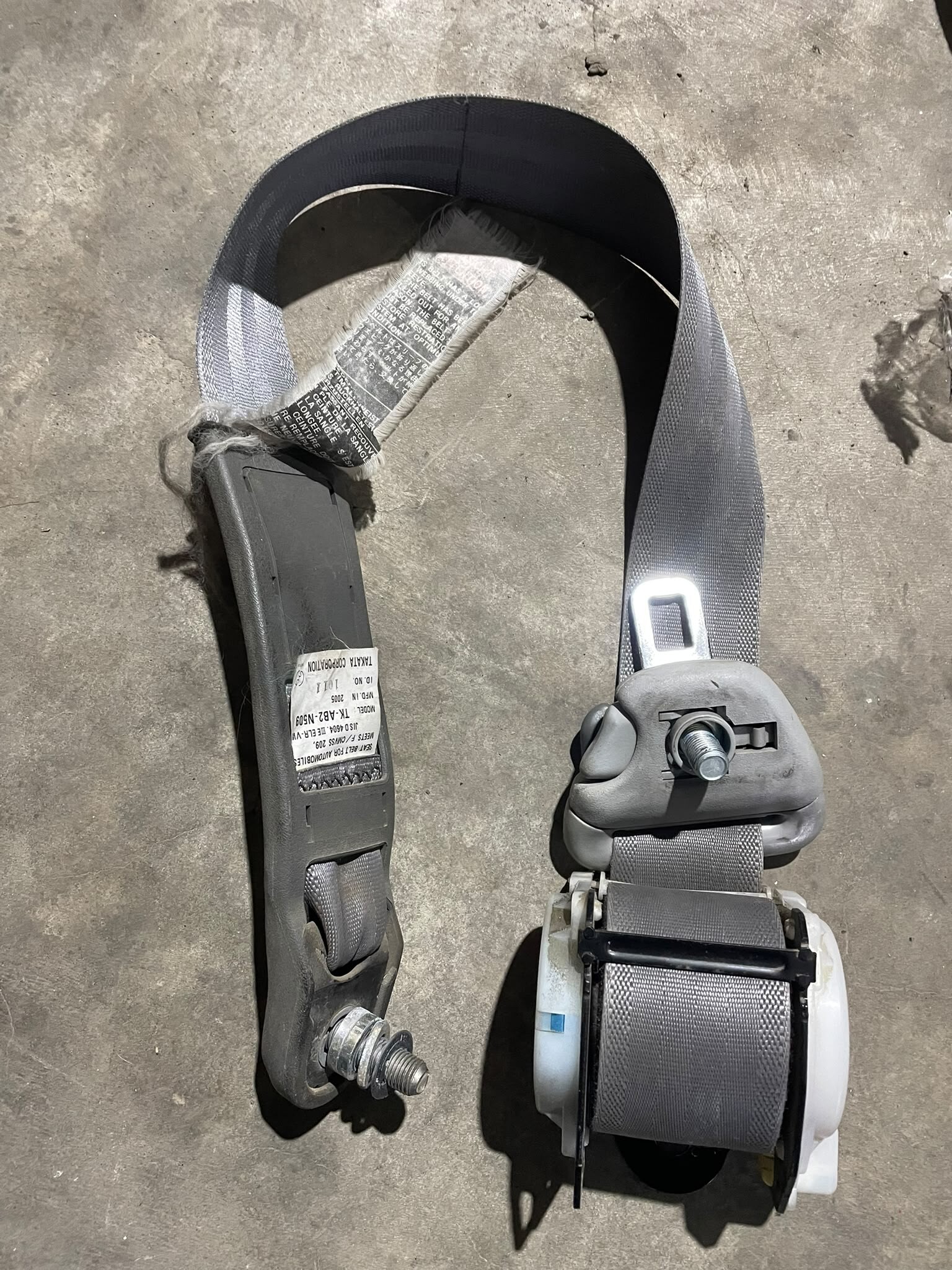 CINTURON DELANTERO IZQUIERDO Mitsubishi Galant 2006
